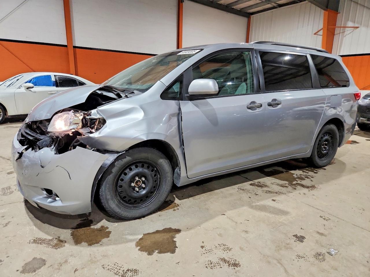 2017 TOYOTA SIENNA