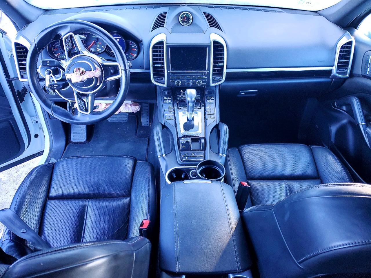 2016 PORSCHE CAYENNE photo 8