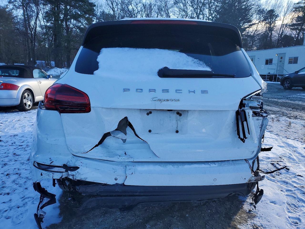 2016 PORSCHE CAYENNE photo 6