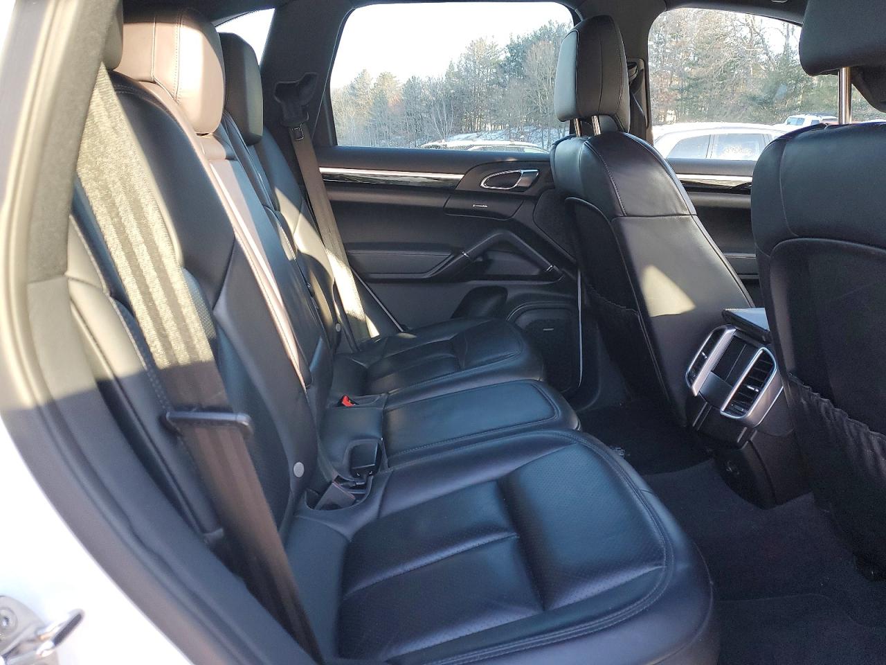 2016 PORSCHE CAYENNE photo 11