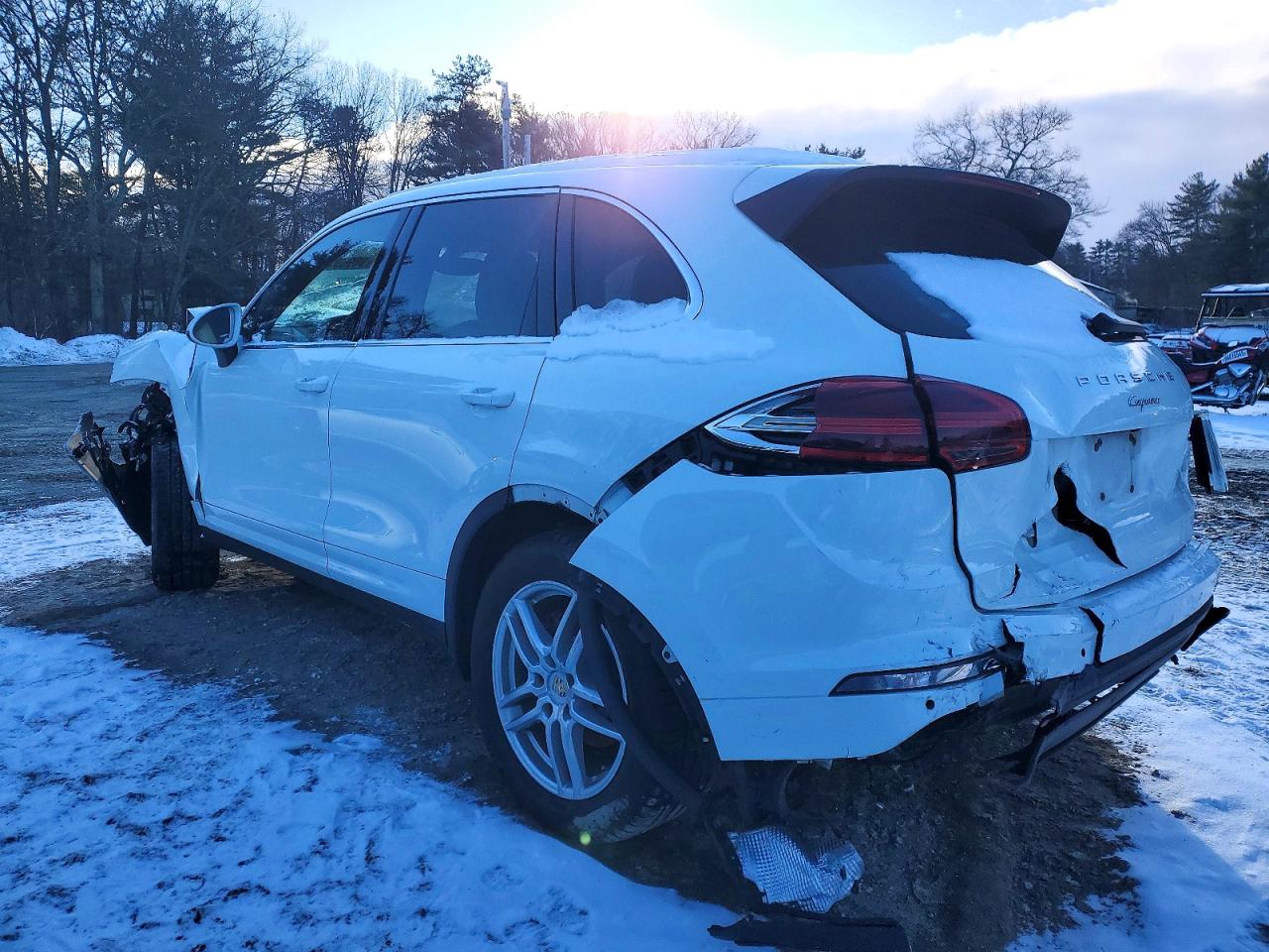 2016 PORSCHE CAYENNE photo 2