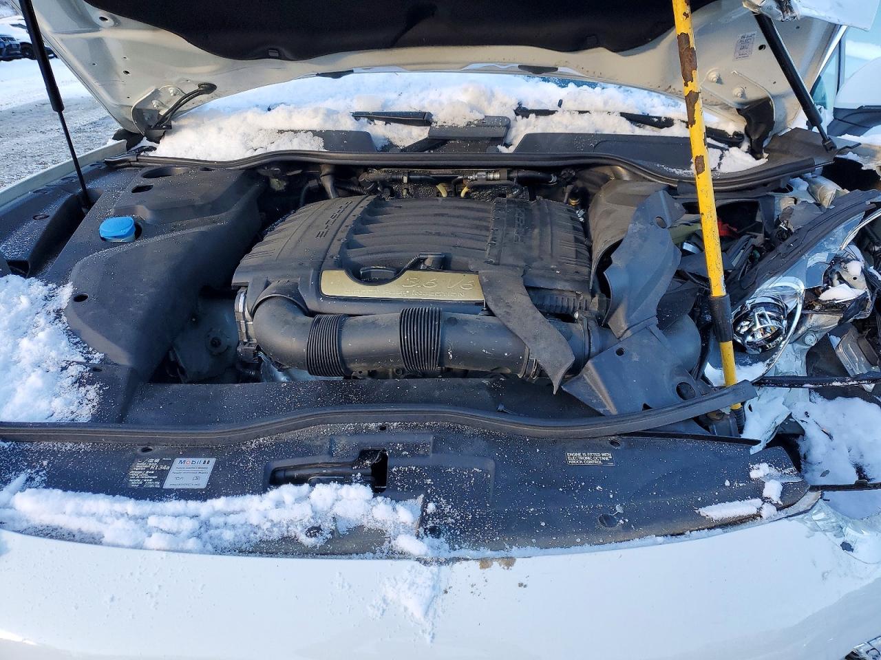 2016 PORSCHE CAYENNE photo 12