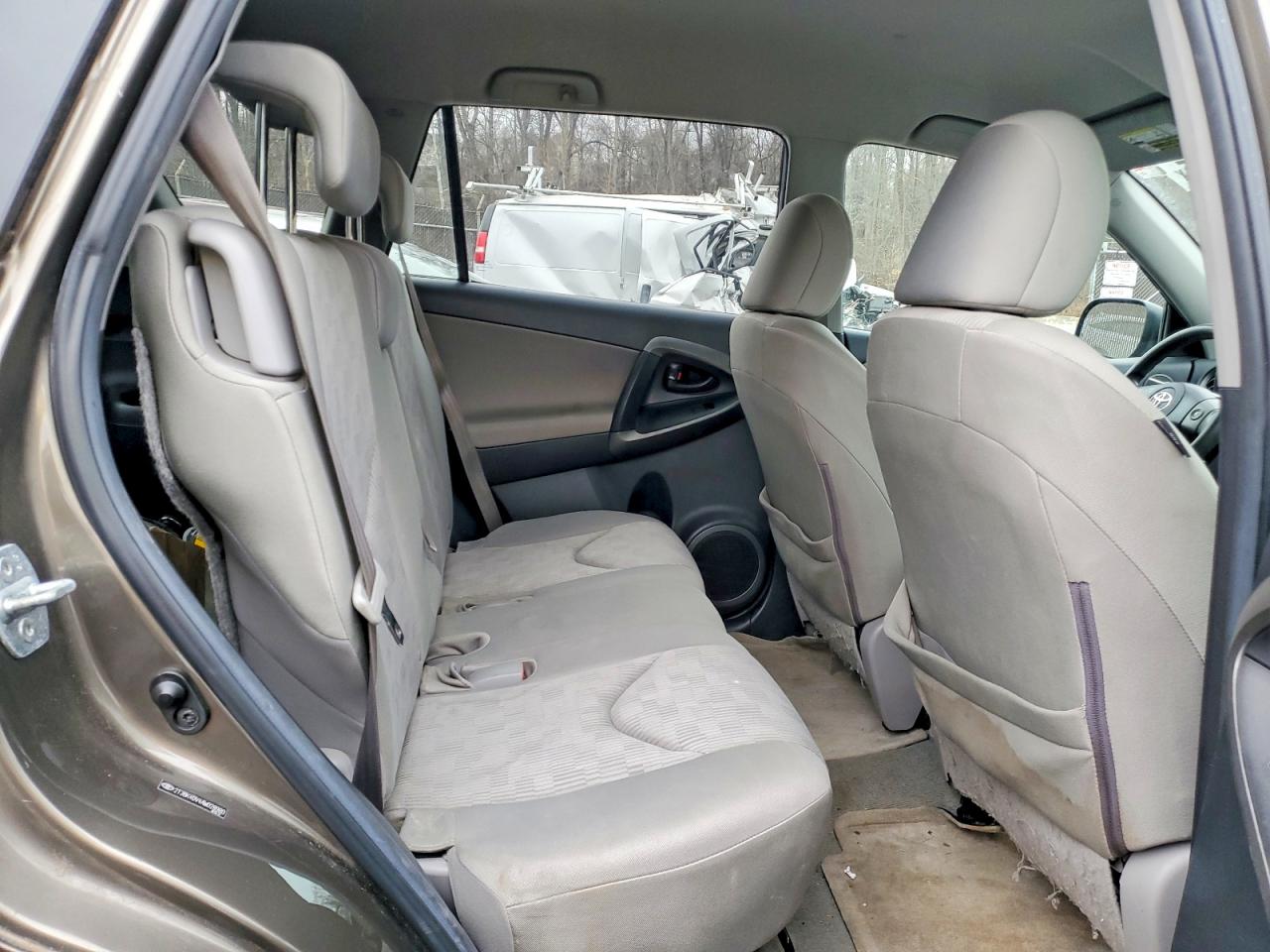 2010 TOYOTA RAV4 photo 11