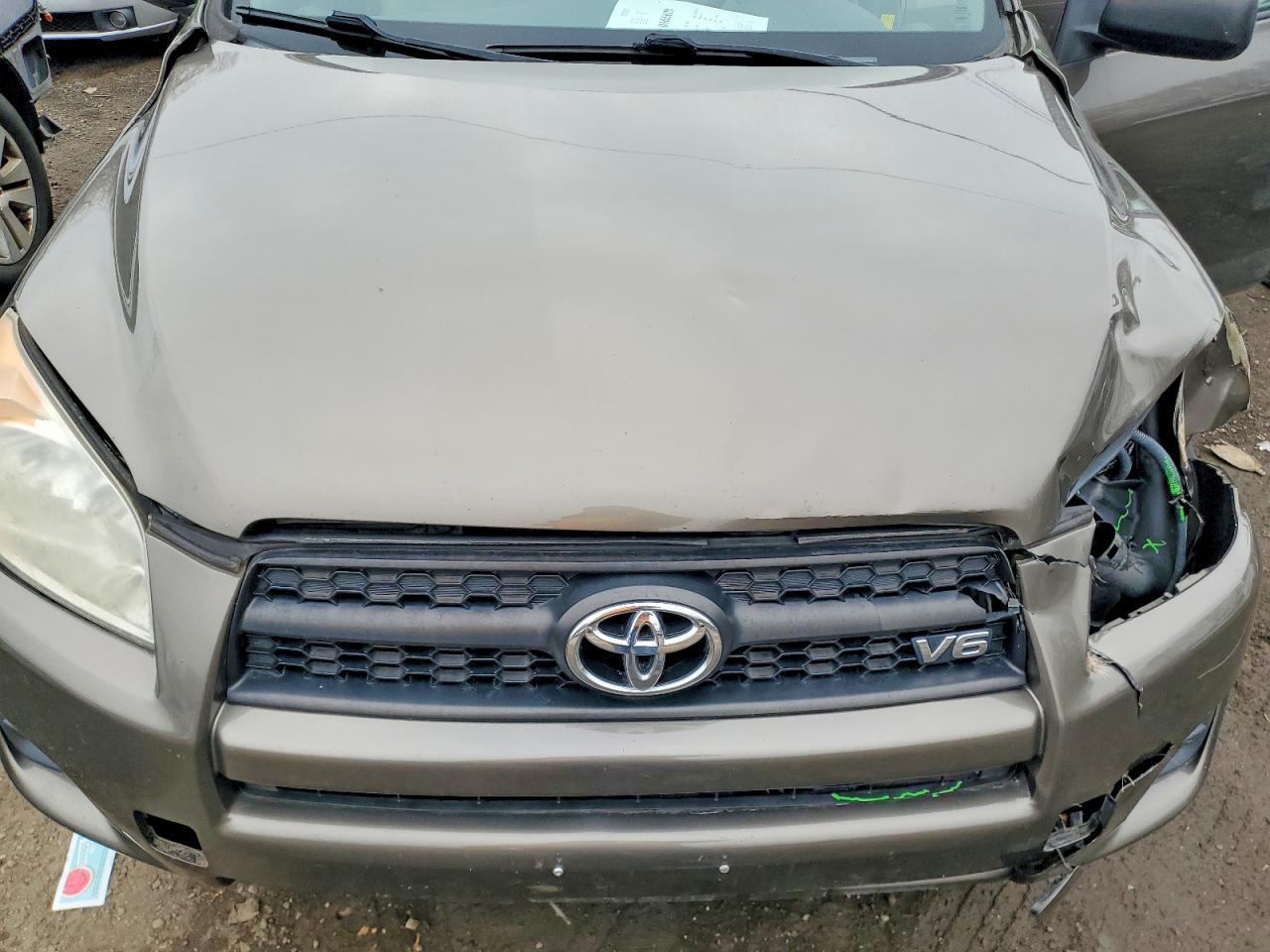 2010 TOYOTA RAV4 photo 12