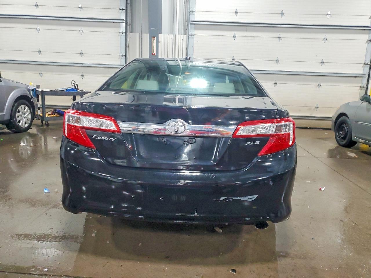 2014 TOYOTA CAMRY XLE photo 6