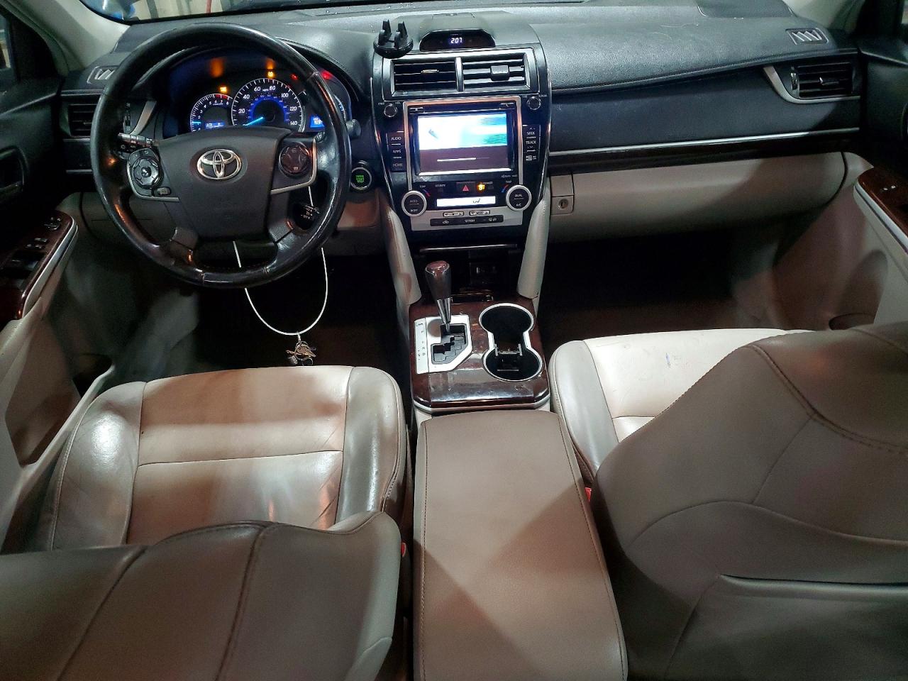 2014 TOYOTA CAMRY XLE photo 8