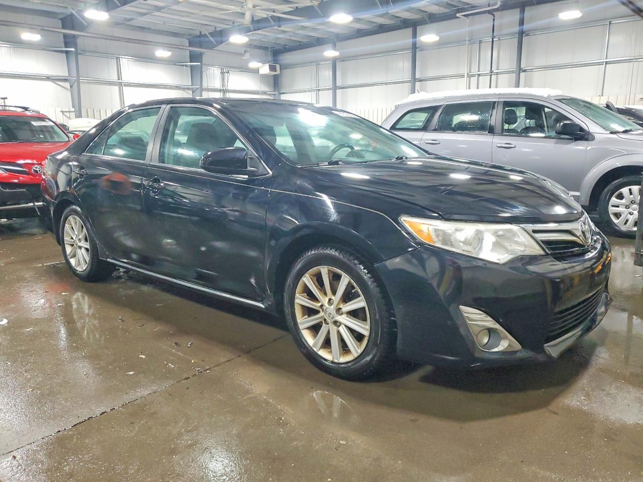 2014 TOYOTA CAMRY XLE photo 4