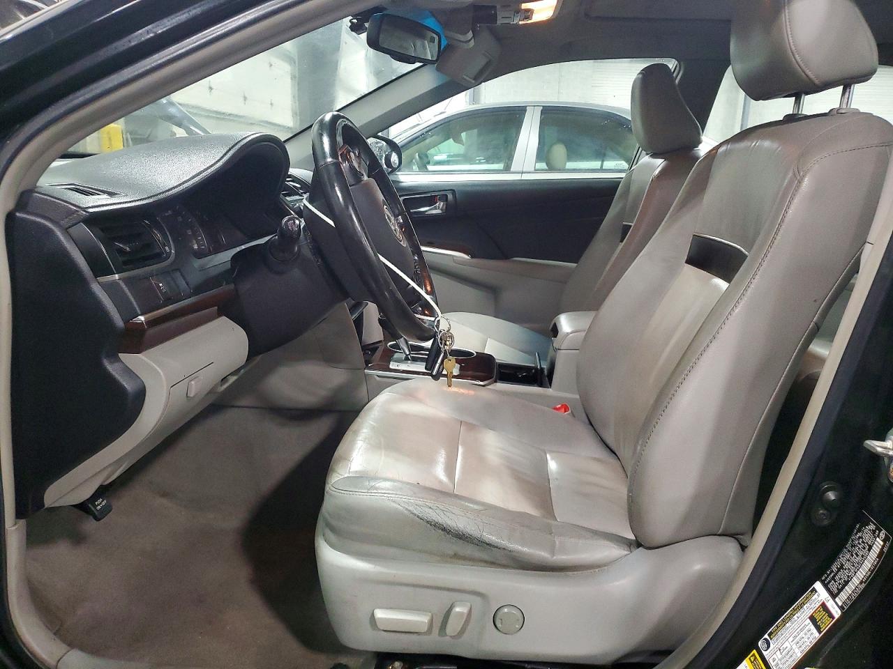 2014 TOYOTA CAMRY XLE photo 7