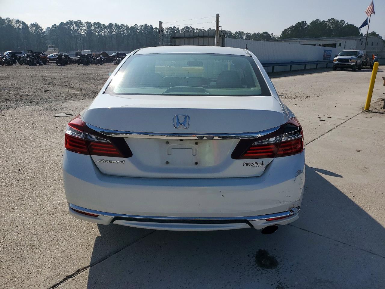 2016 HONDA ACCORD LX photo 6