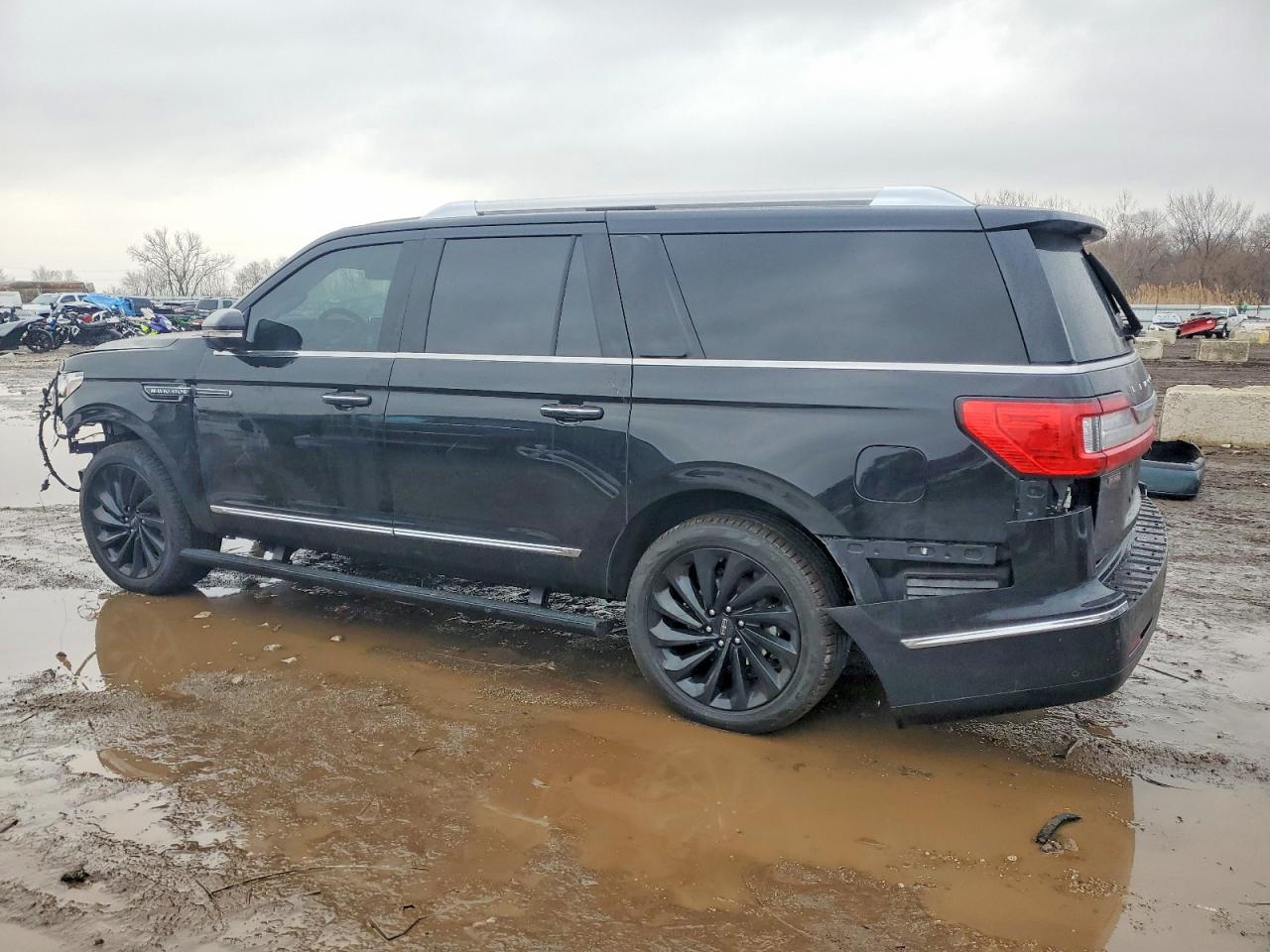 2021 LINCOLN NAVIGATOR L RESERVE photo 2