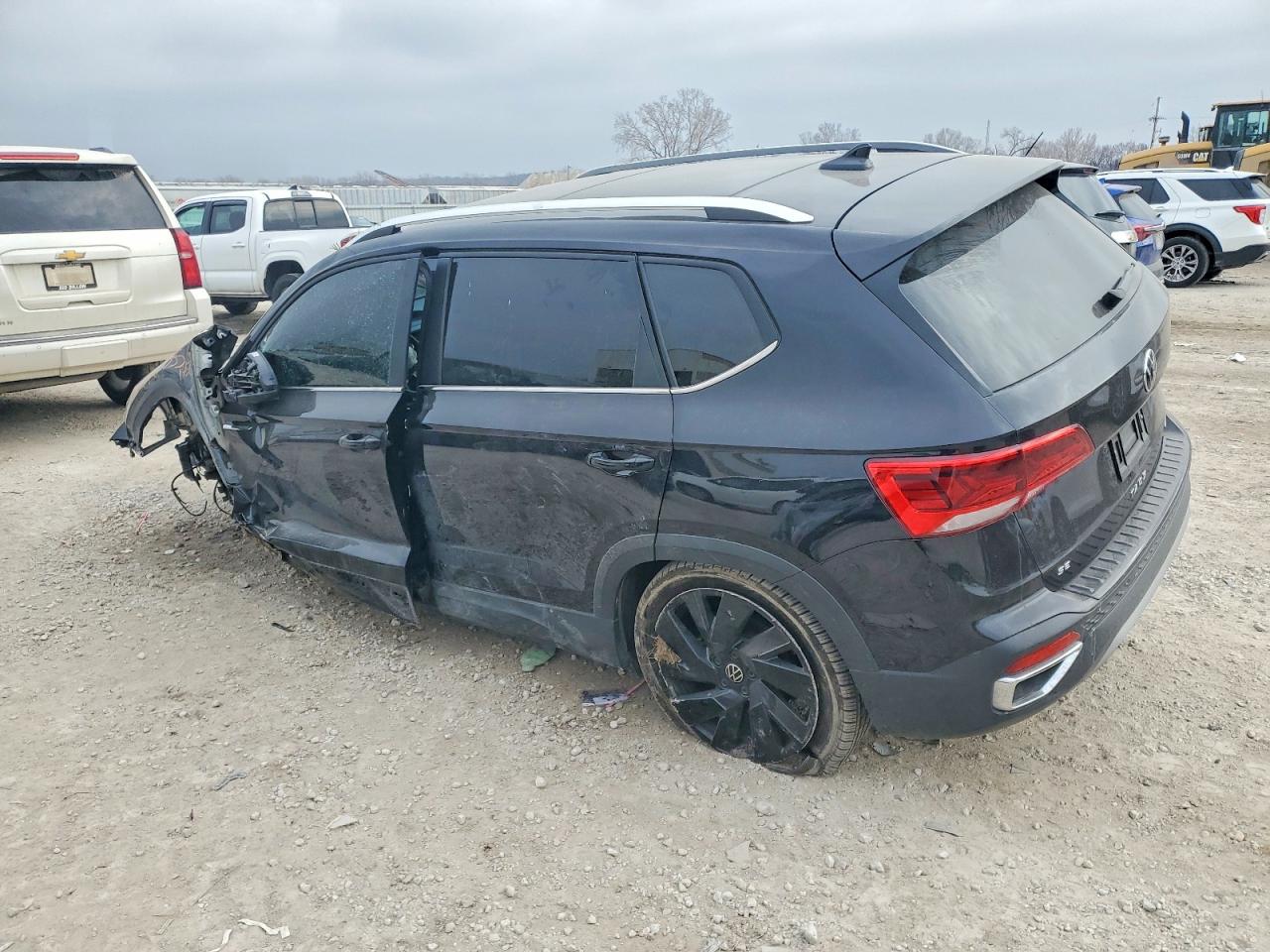 2024 VOLKSWAGEN TAOS SE photo 2
