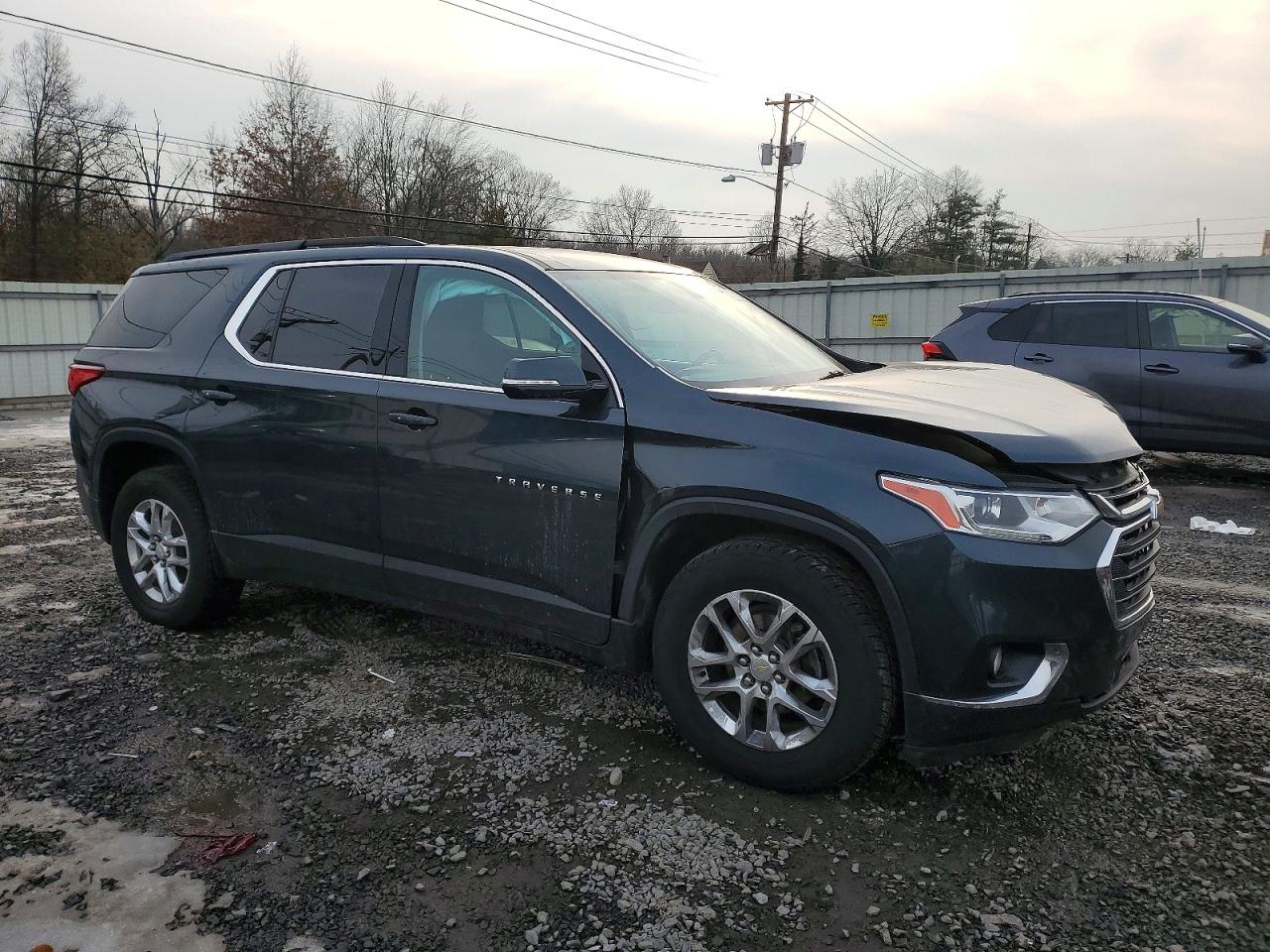 2019 CHEVROLET TRAVERSE LT photo 4