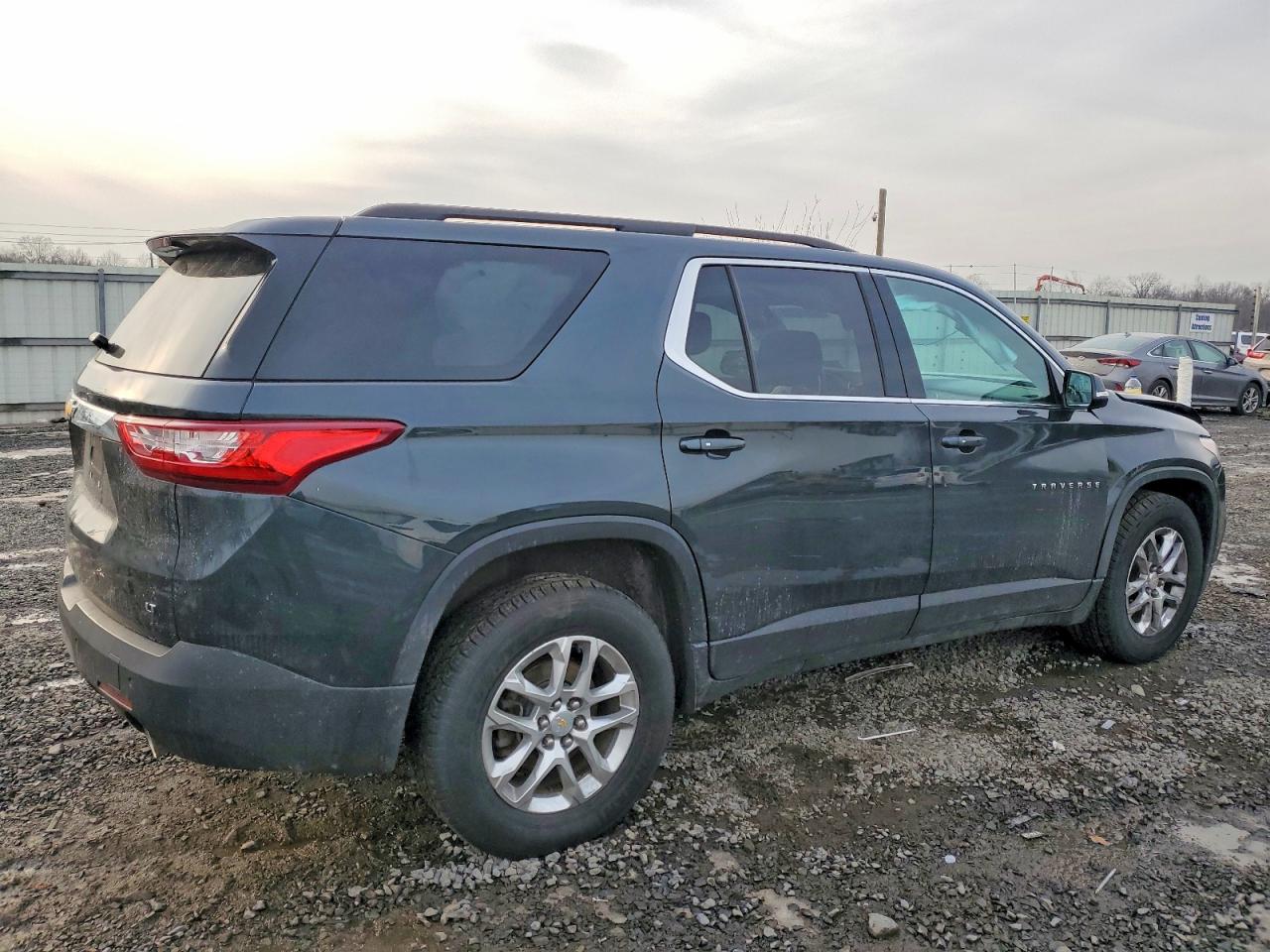 2019 CHEVROLET TRAVERSE LT photo 3