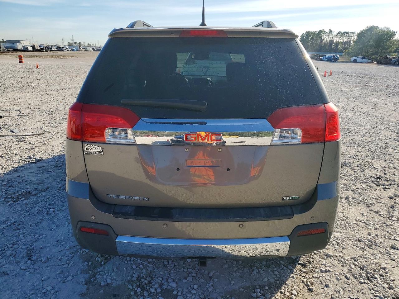 2012 GMC TERRAIN SLT photo 6