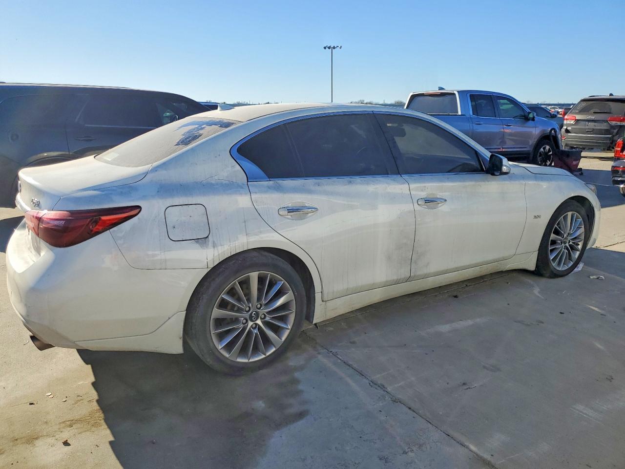 2018 INFINITI Q50 LUXE photo 3