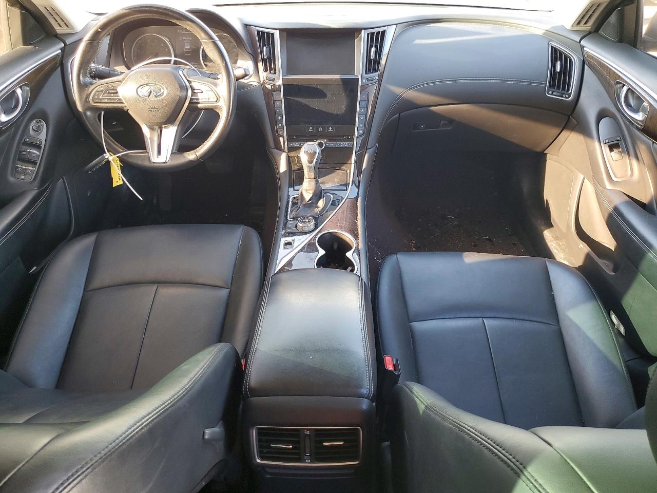2018 INFINITI Q50 LUXE photo 8