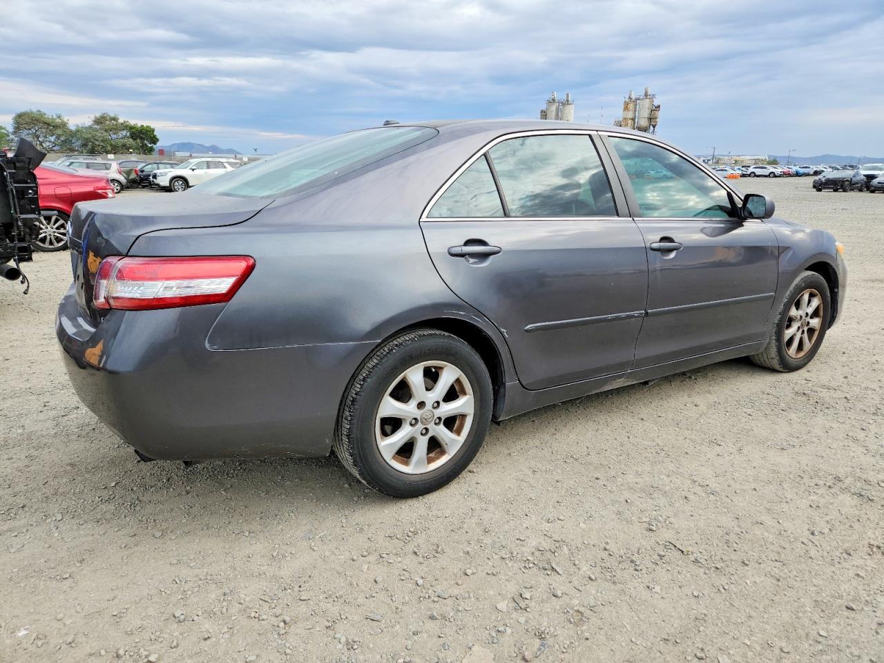 2011 TOYOTA CAMRY BASE photo 3