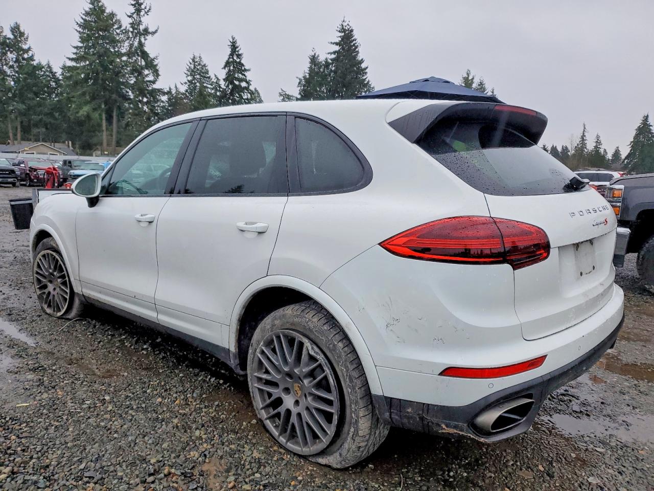2017 PORSCHE CAYENNE photo 2