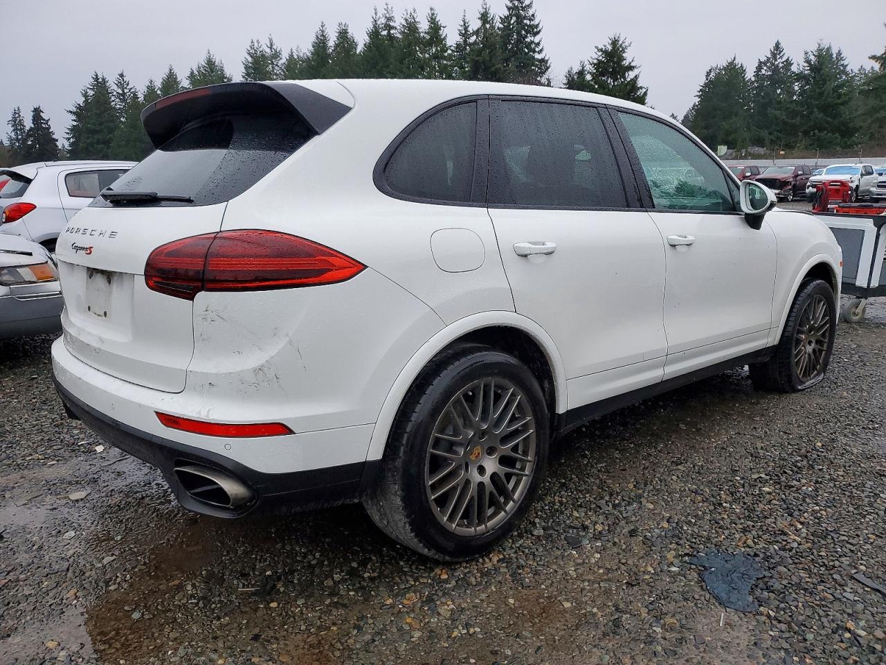 2017 PORSCHE CAYENNE photo 3