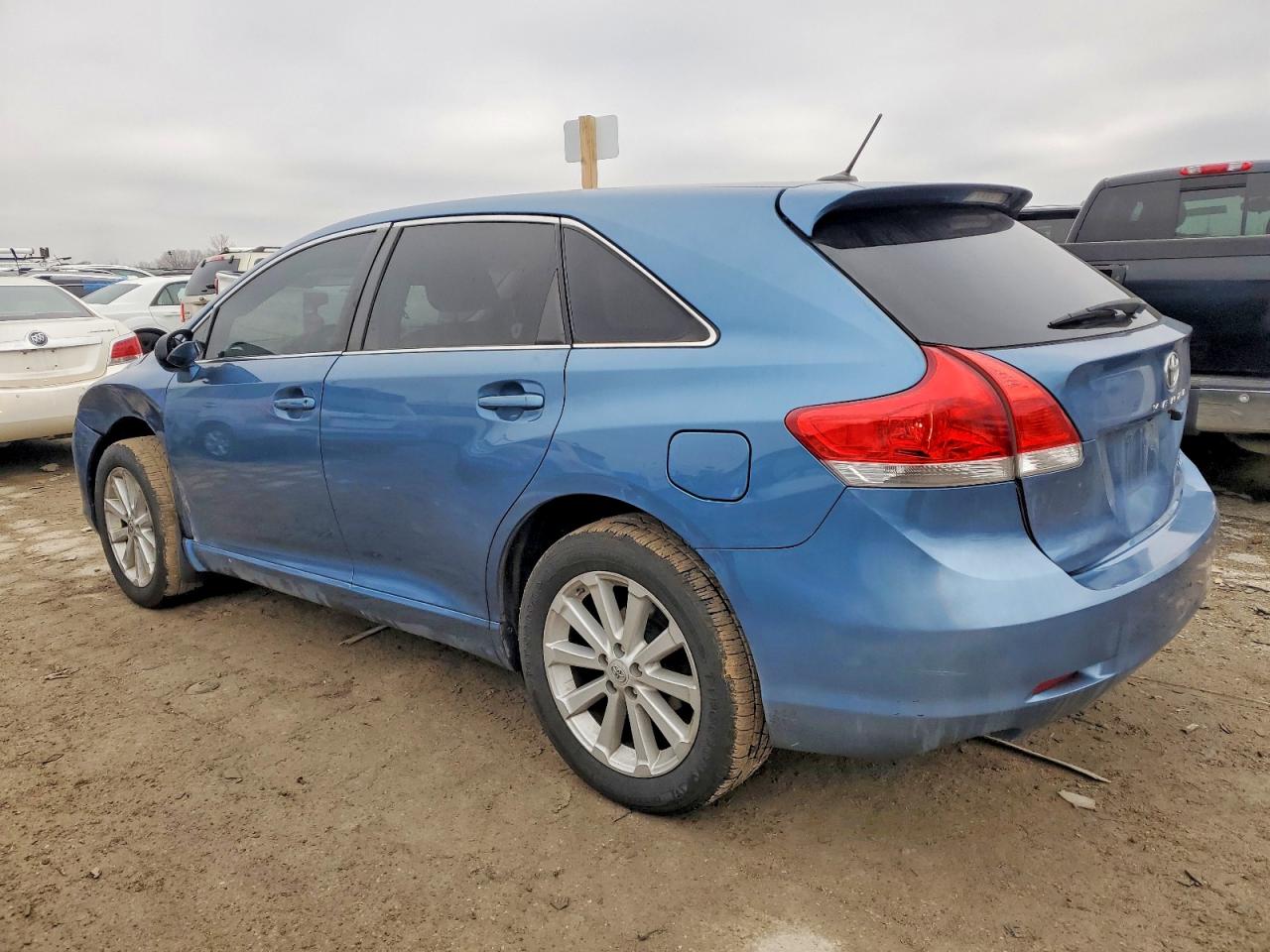 2012 TOYOTA VENZA LE photo 2
