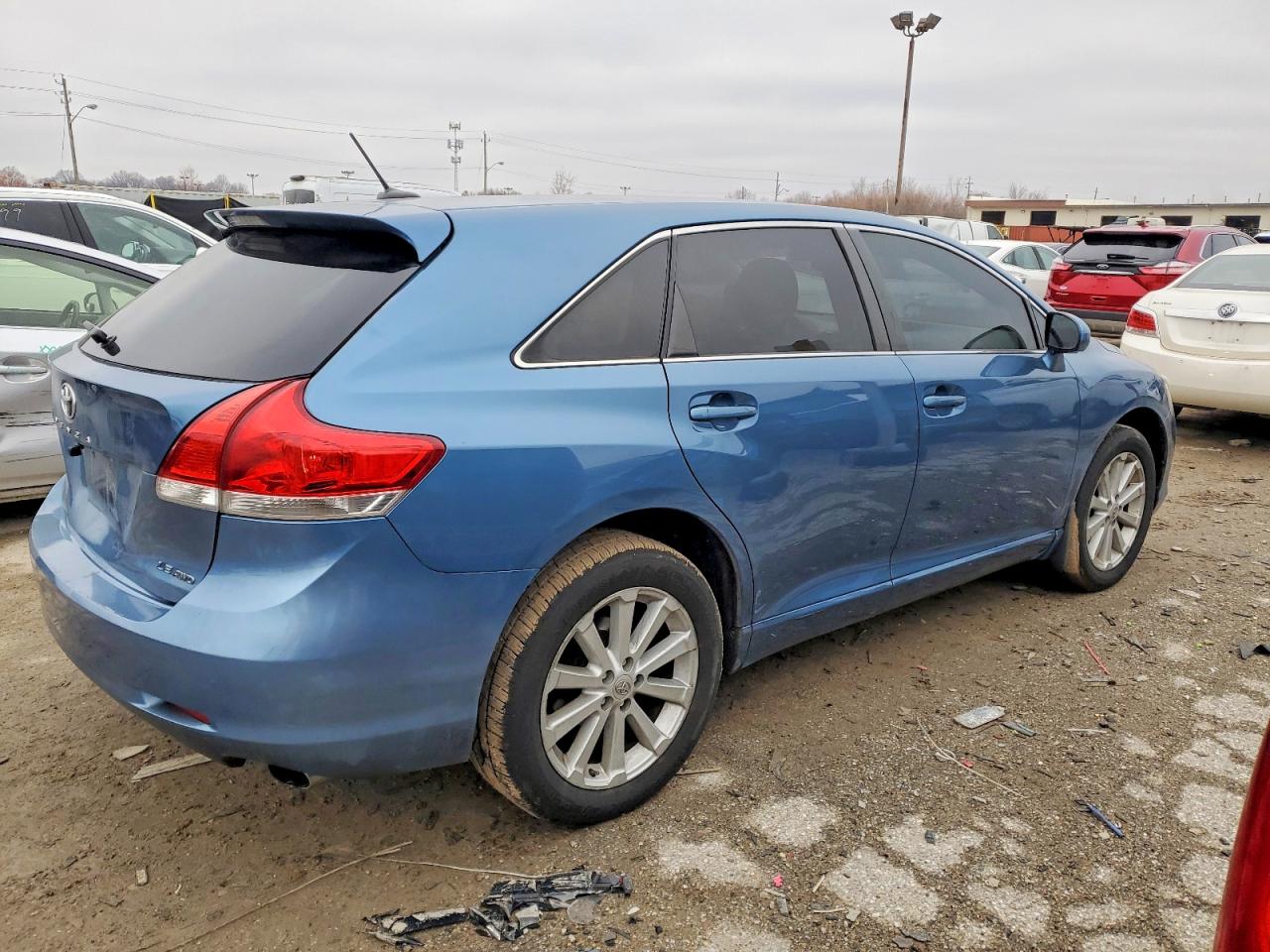 2012 TOYOTA VENZA LE photo 3