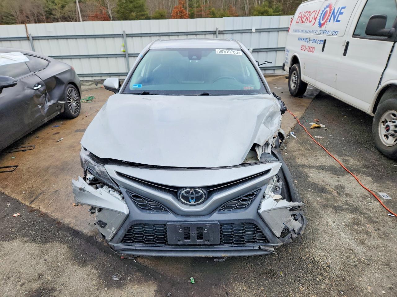 2021 TOYOTA CAMRY SE photo 9
