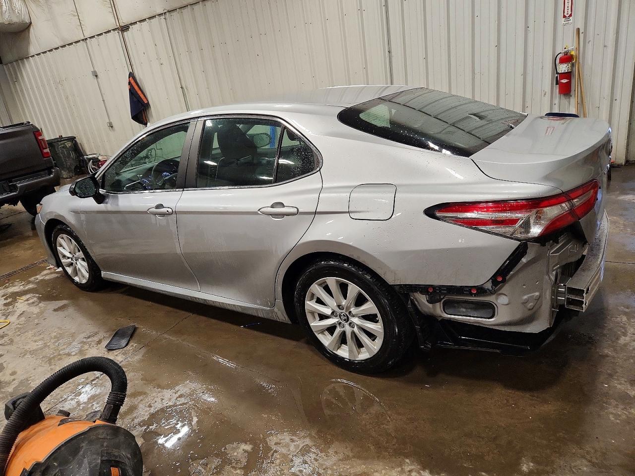 2018 TOYOTA CAMRY L photo 2