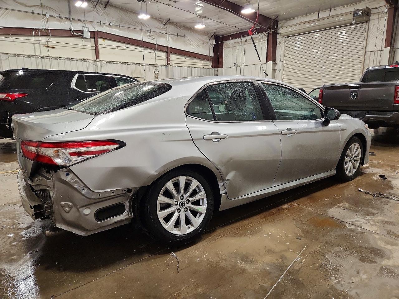 2018 TOYOTA CAMRY L photo 3