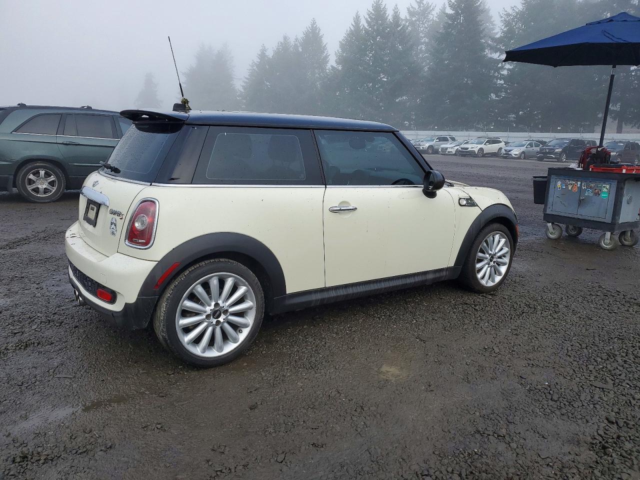 2010 MINI COOPER S photo 3