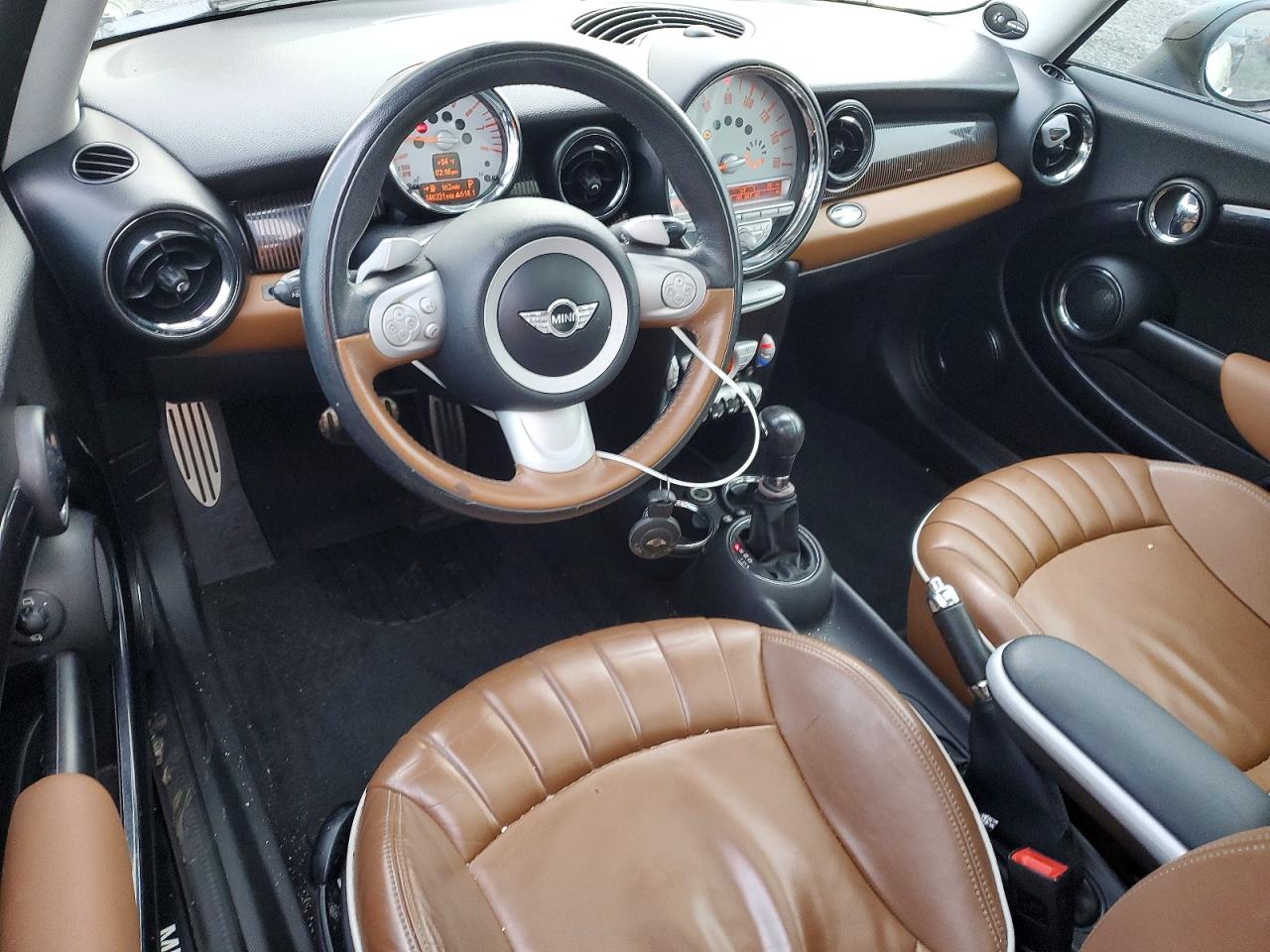 2010 MINI COOPER S photo 8