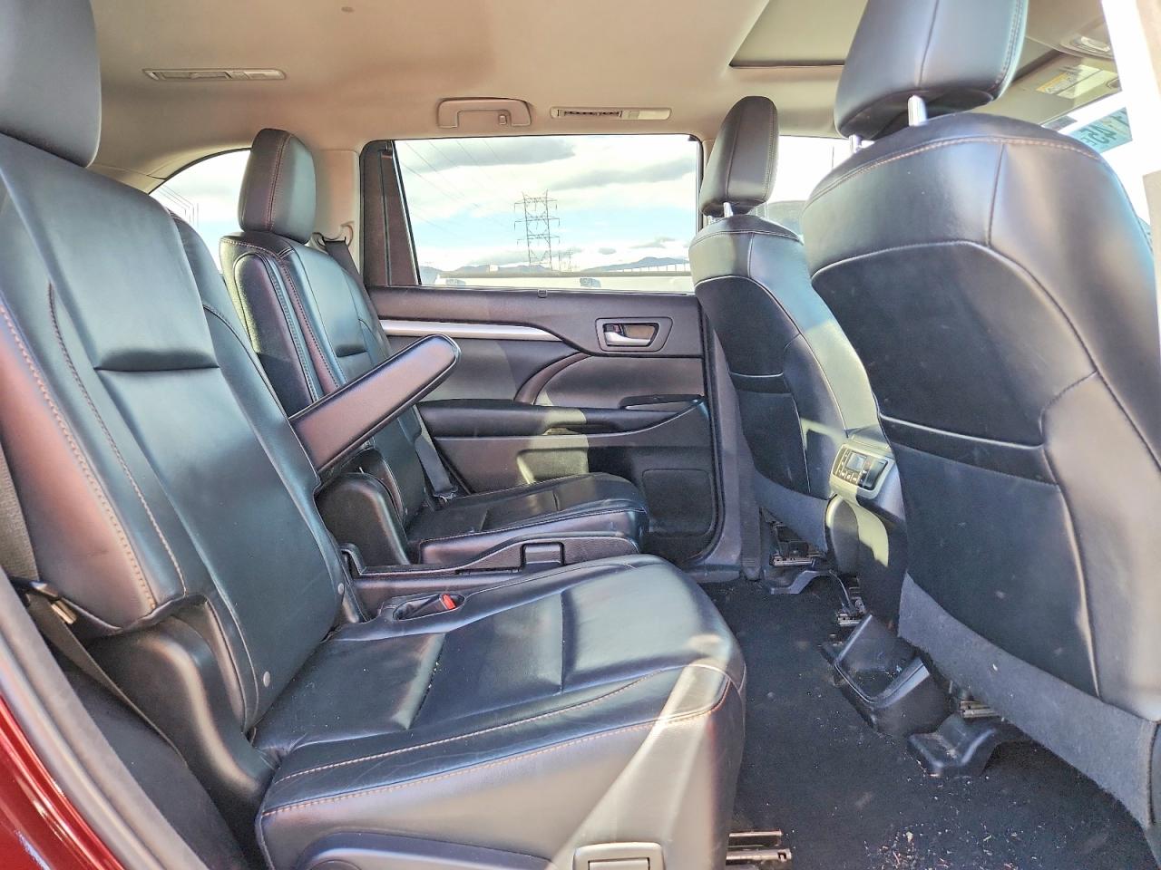 2016 TOYOTA HIGHLANDER XLE photo 11
