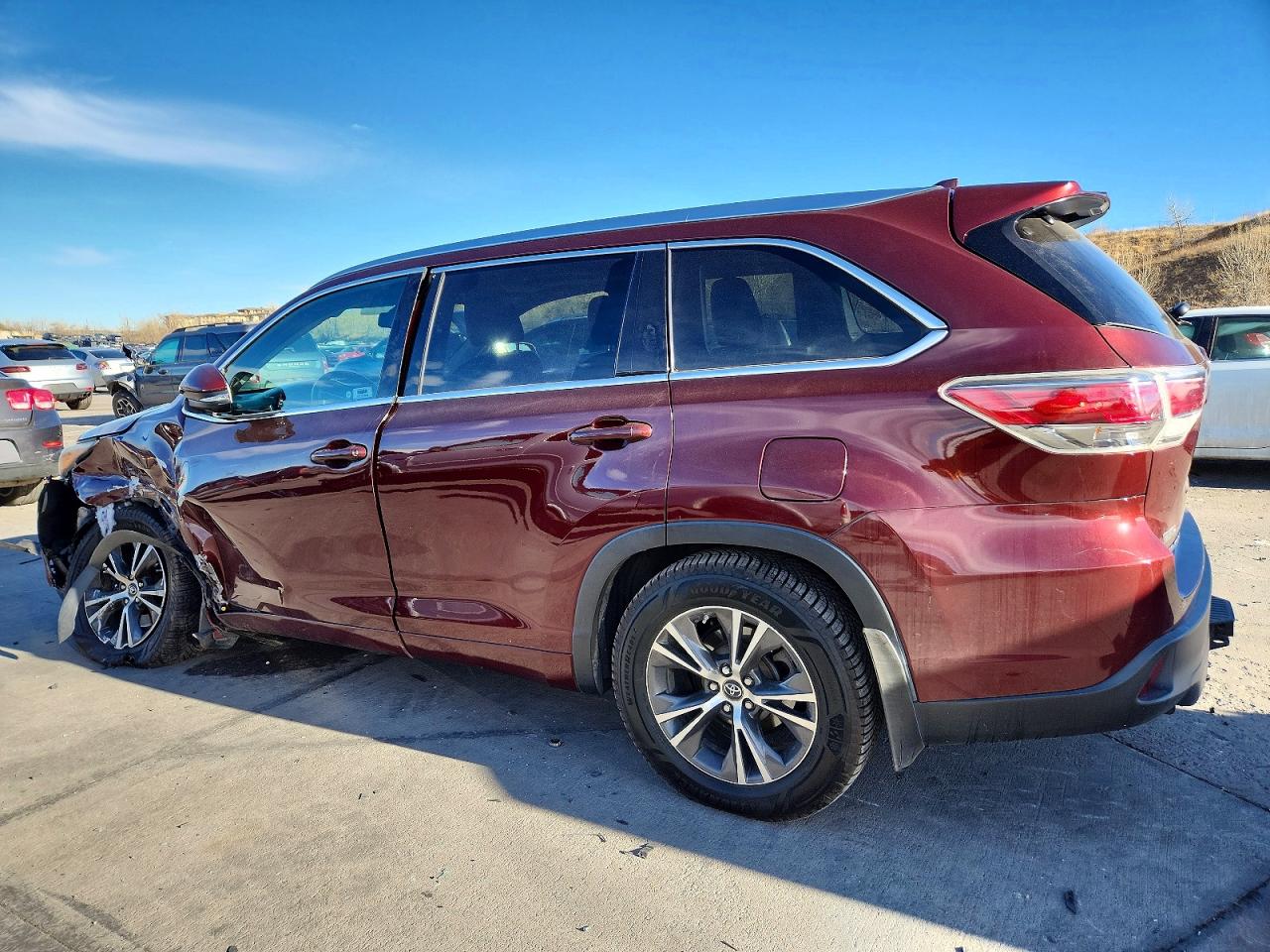 2016 TOYOTA HIGHLANDER XLE photo 2