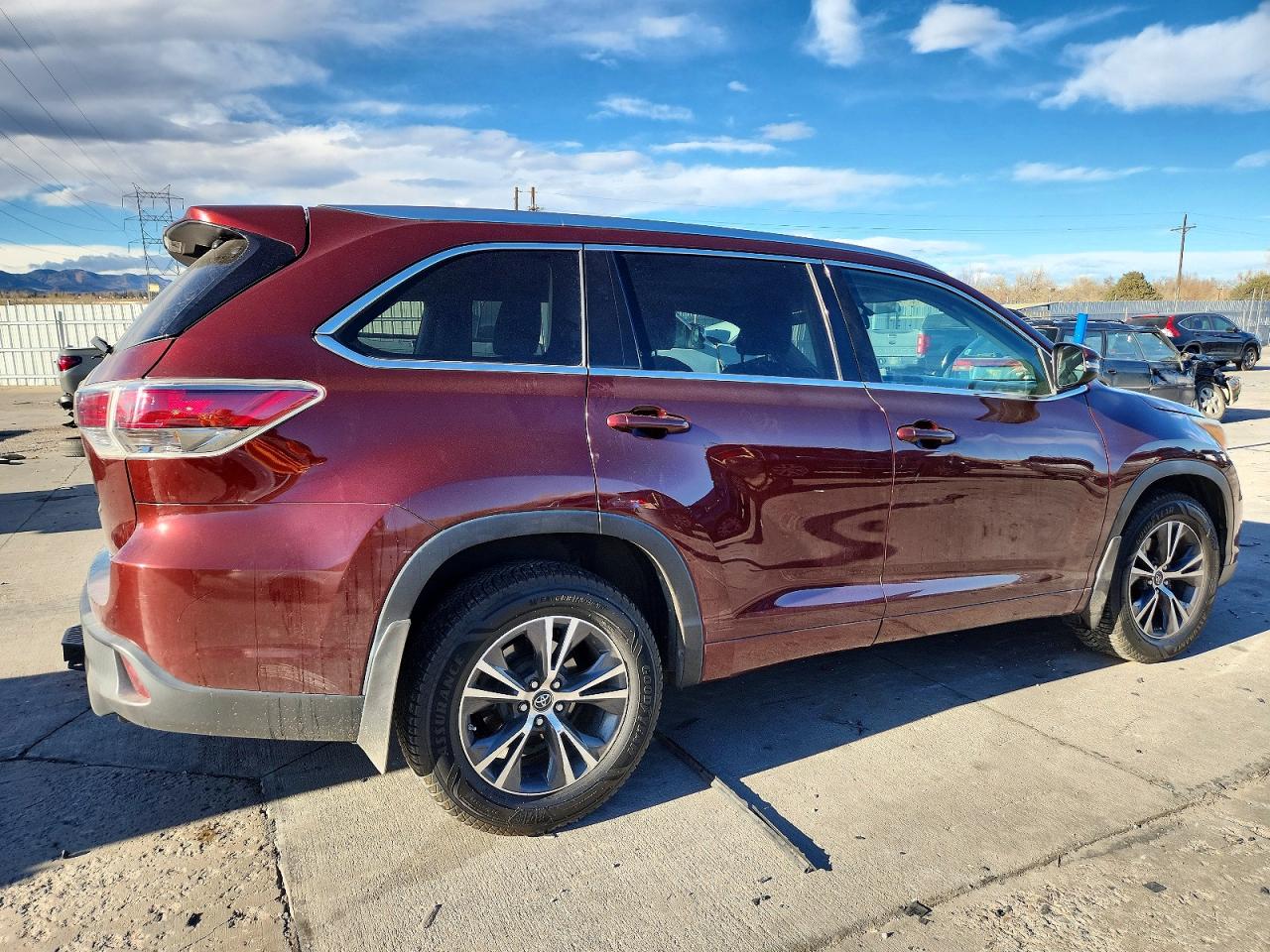 2016 TOYOTA HIGHLANDER XLE photo 3