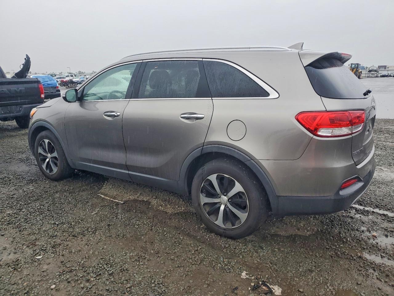 2016 KIA SORENTO photo 3
