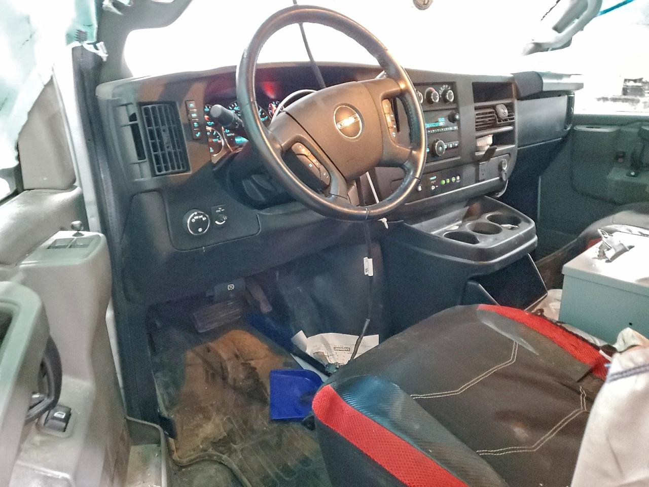 2022 GMC SAVANA G2500 photo 8