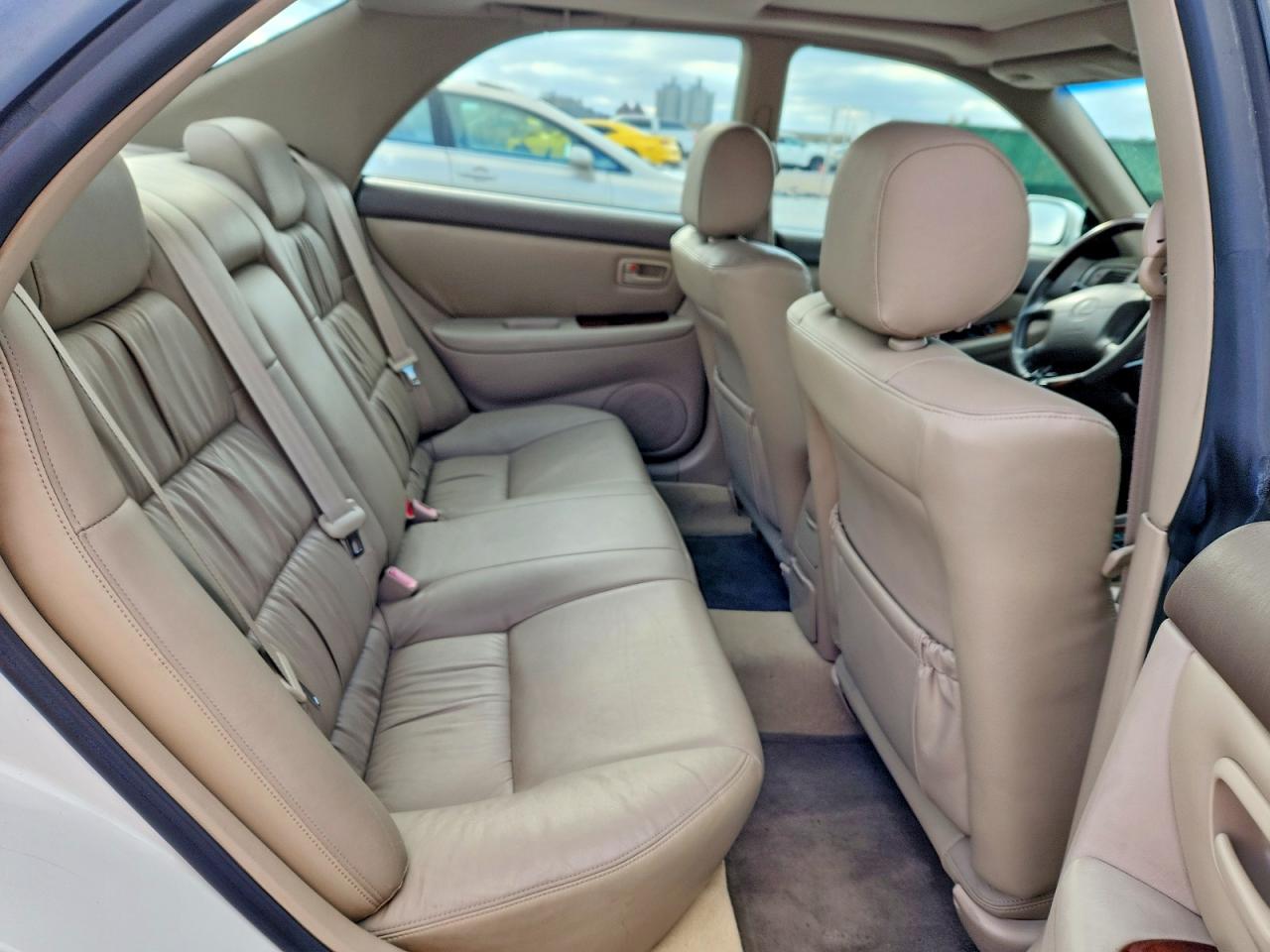 2001 LEXUS ES 300 photo 10