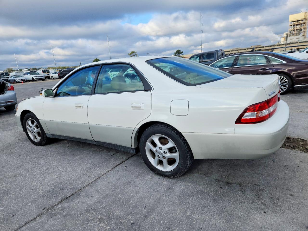 2001 LEXUS ES 300 photo 2