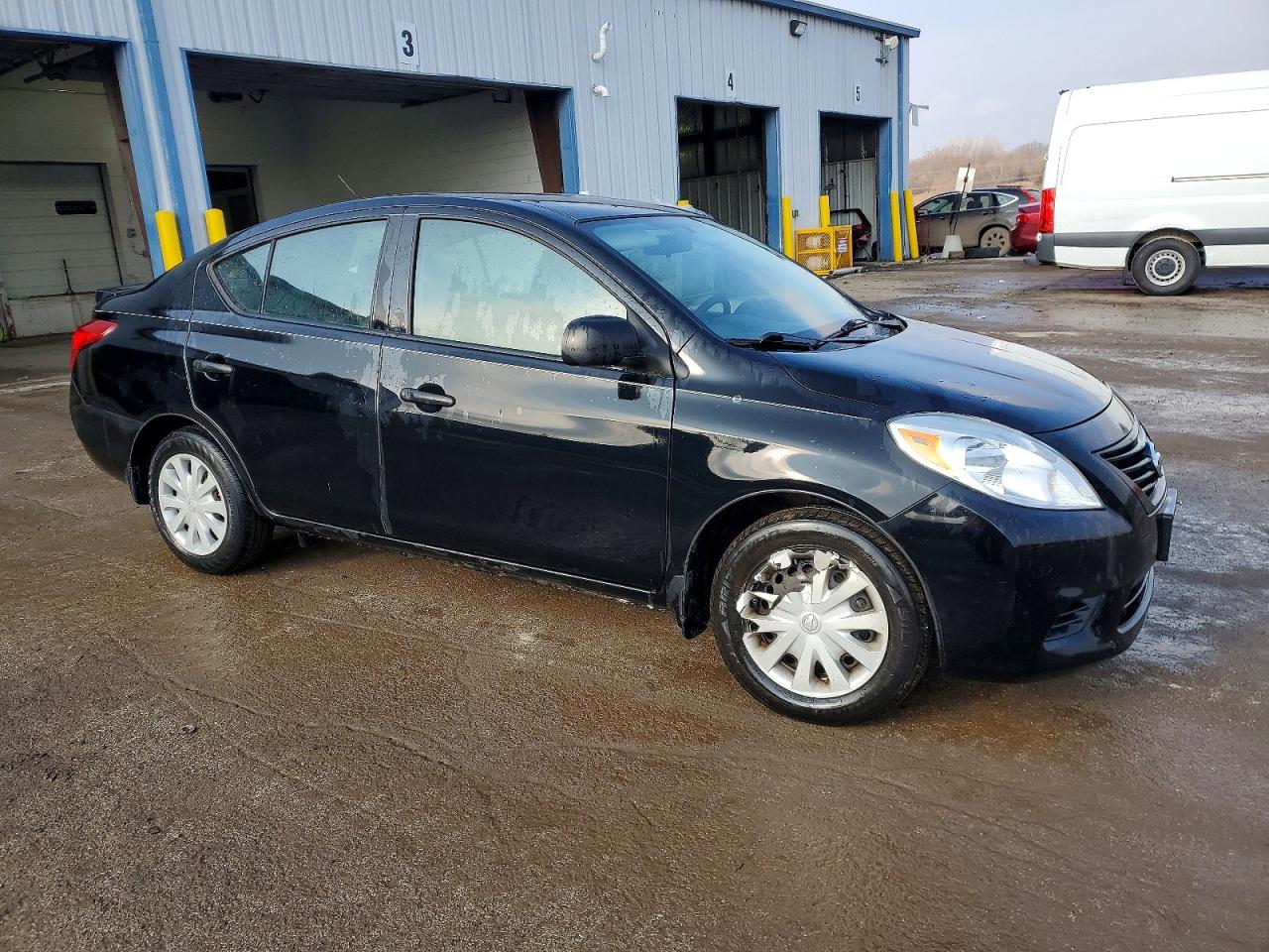2014 NISSAN VERSA S photo 4