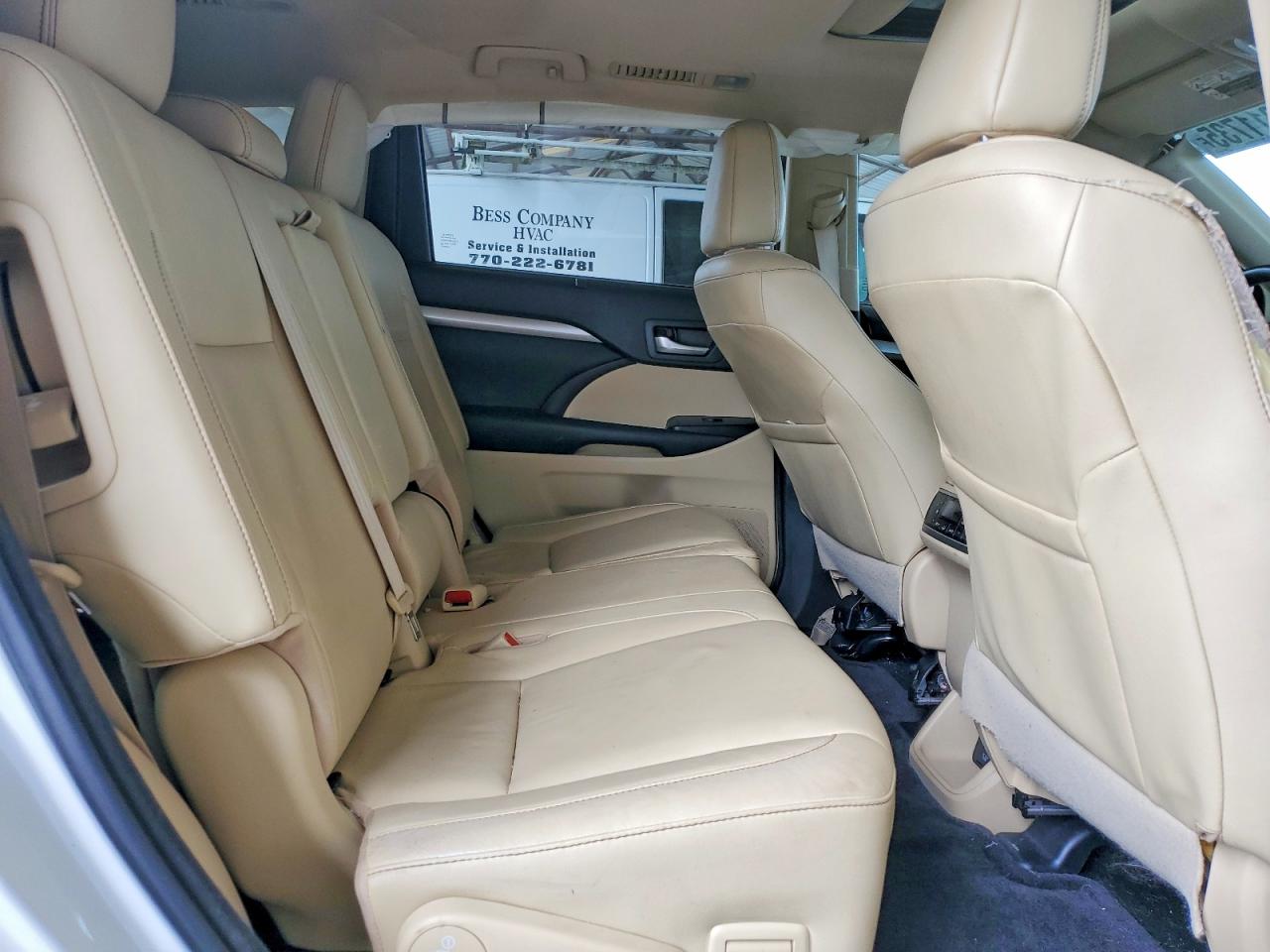 2018 TOYOTA HIGHLANDER SE photo 10