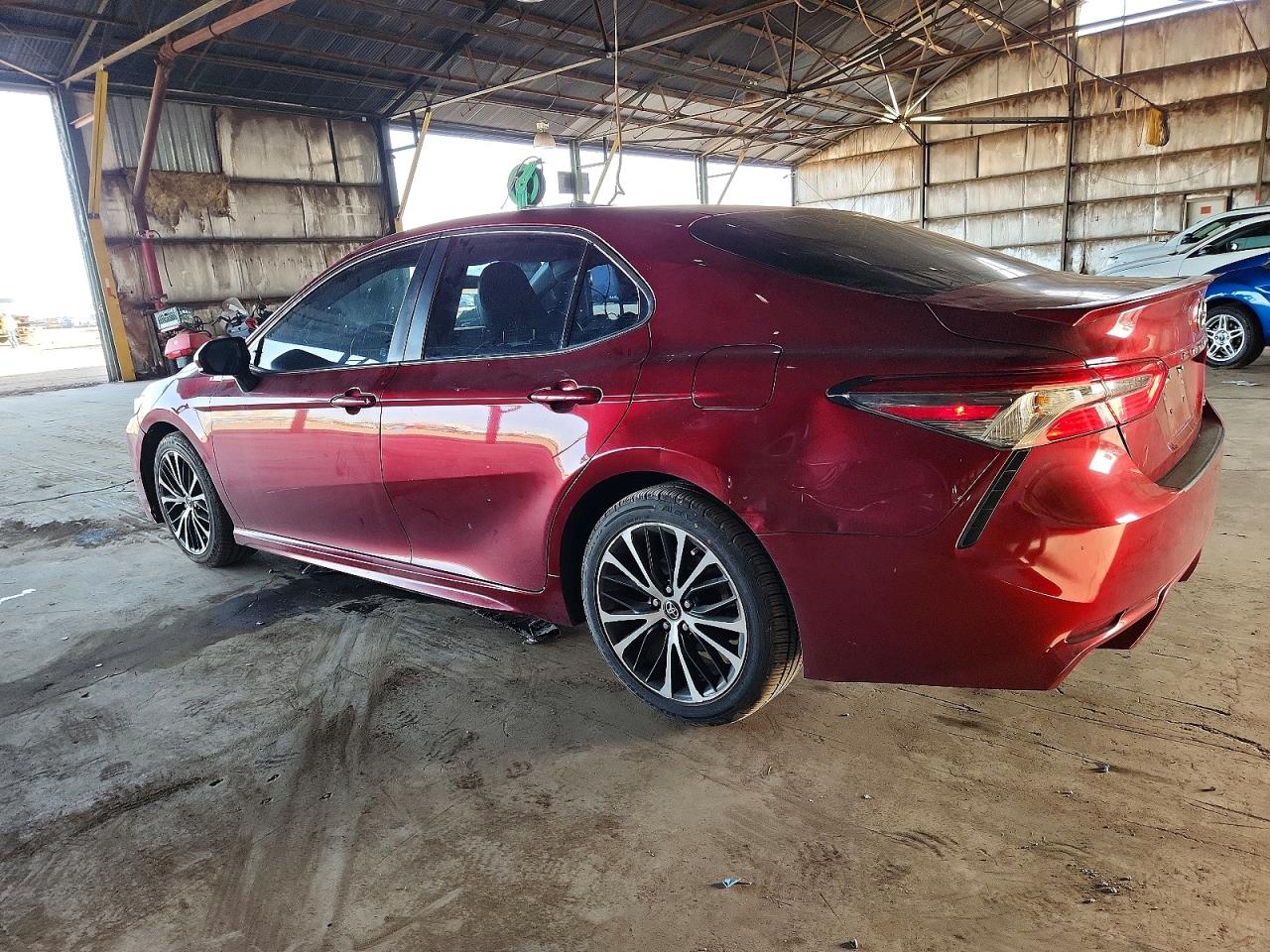 2018 TOYOTA CAMRY L photo 2