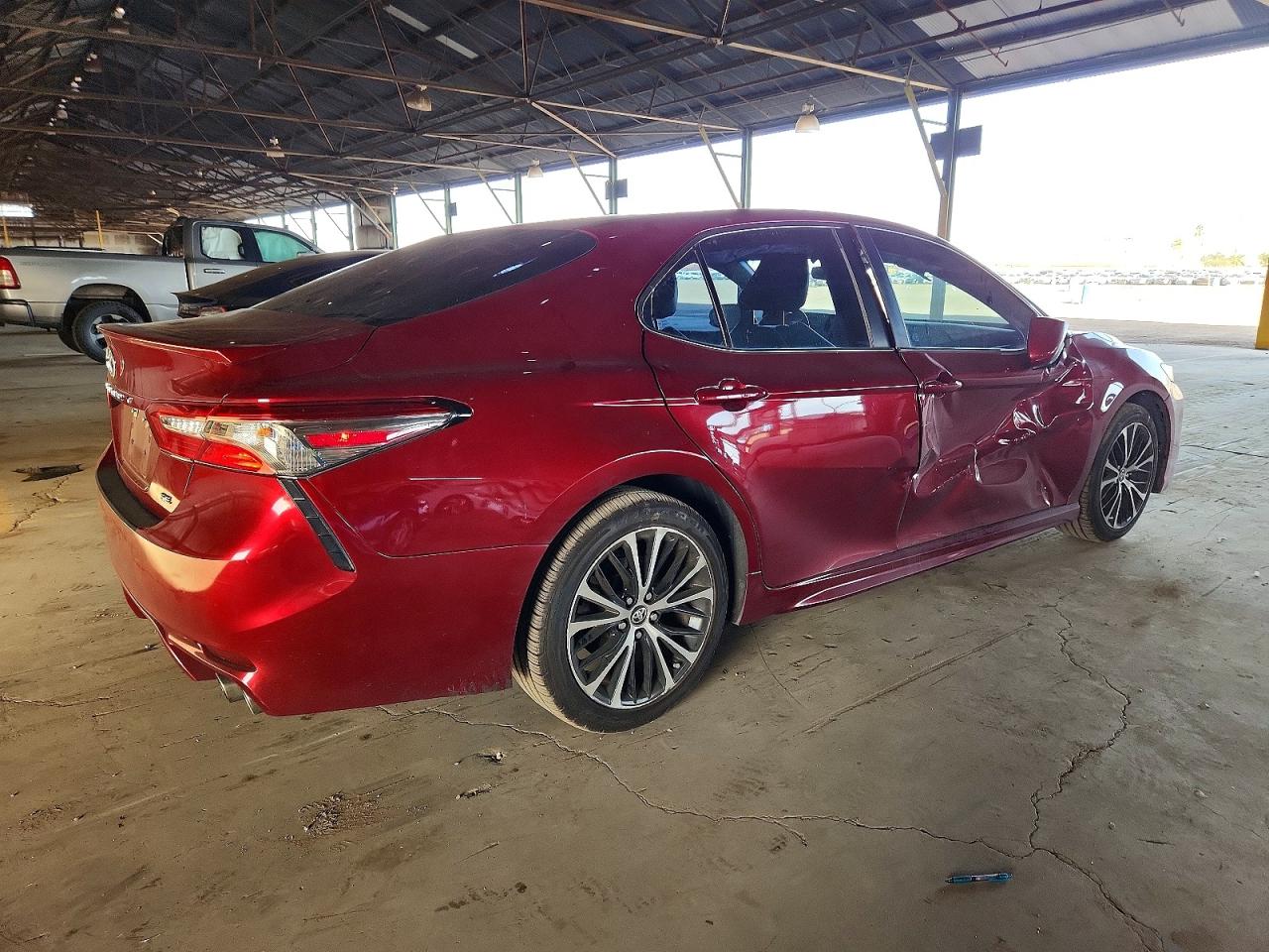 2018 TOYOTA CAMRY L photo 3