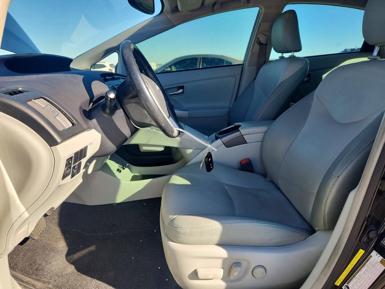 2014 TOYOTA PRIUS photo 19