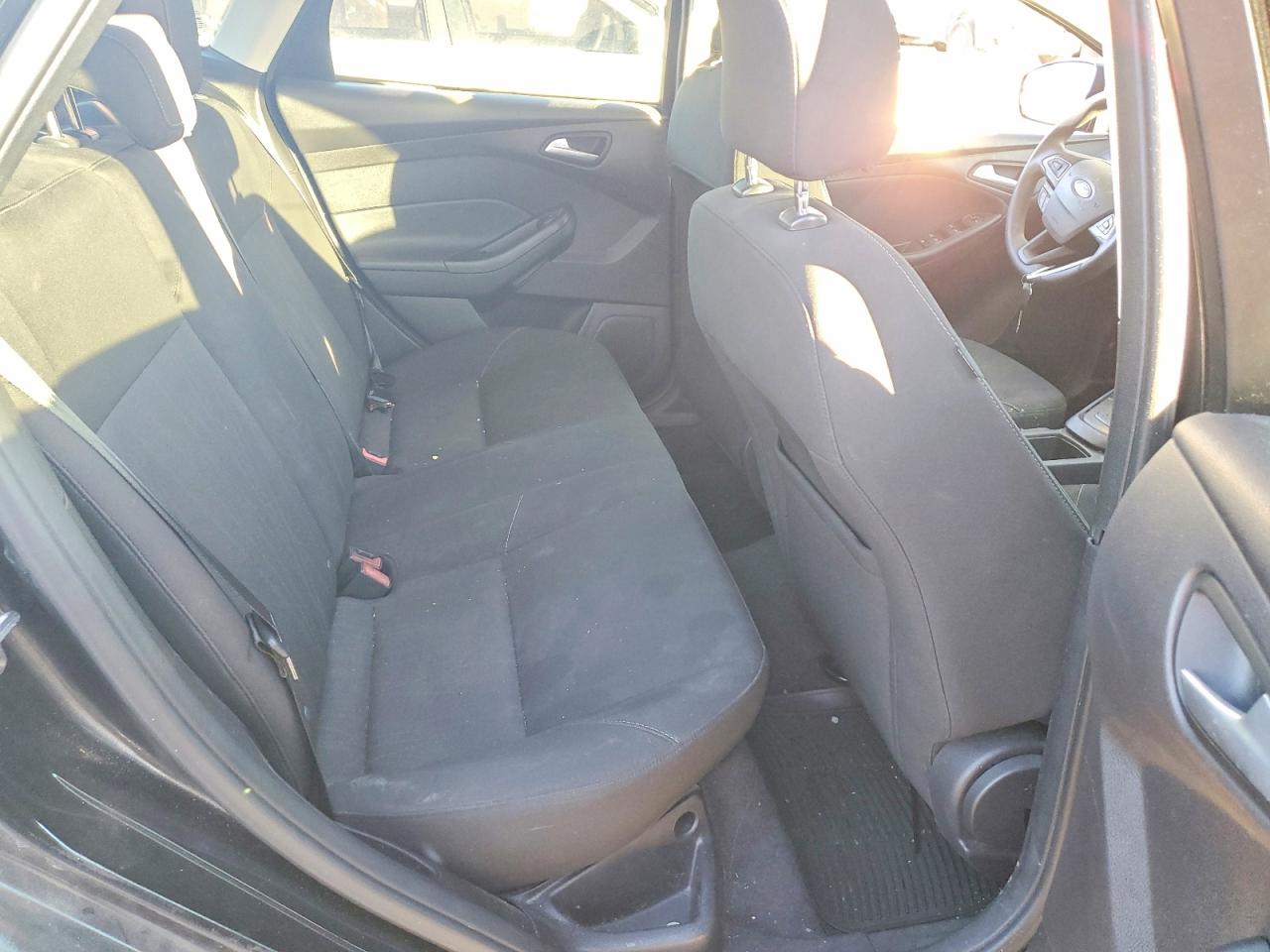 2015 FORD FOCUS SE photo 19