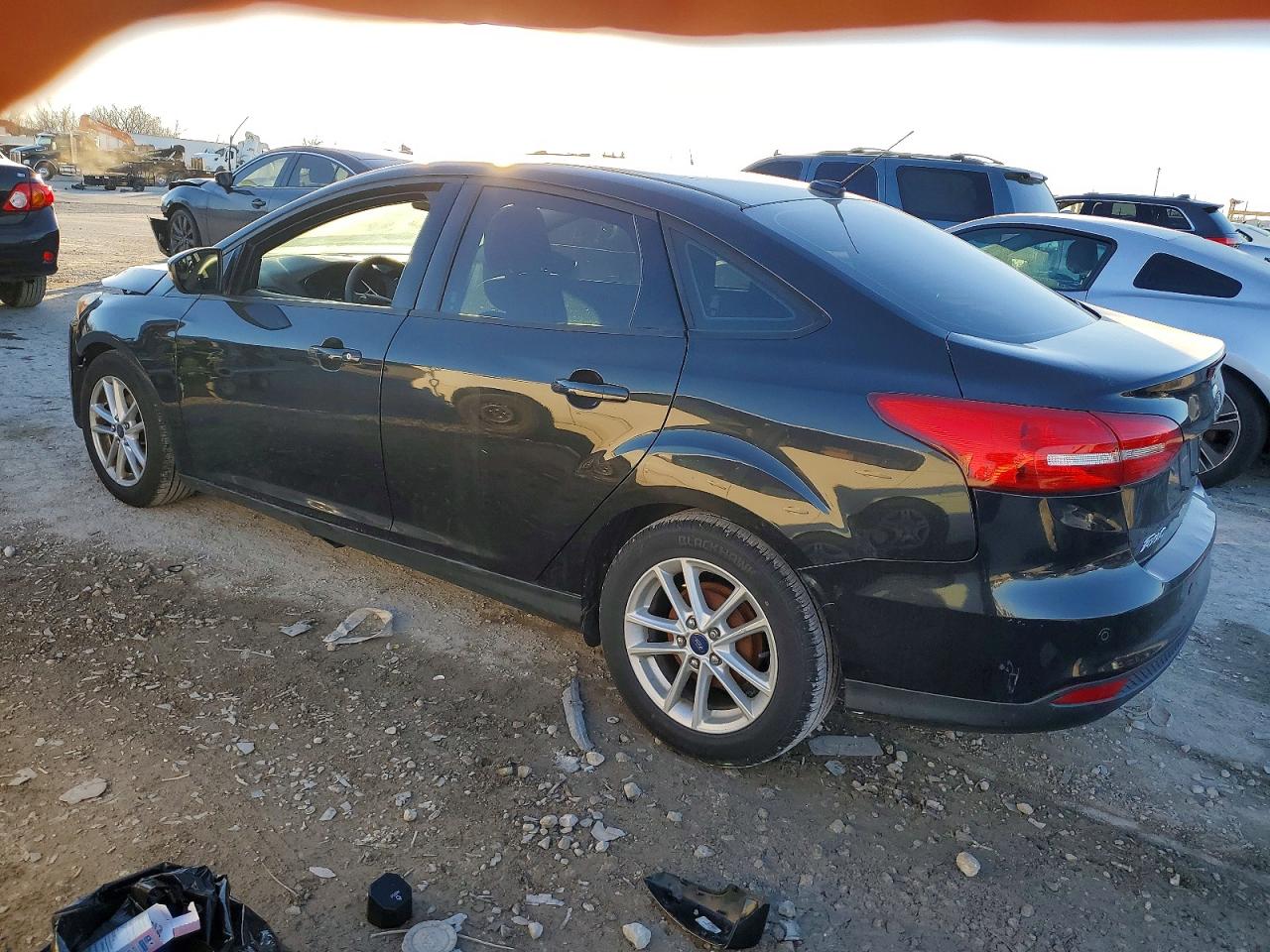 2015 FORD FOCUS SE photo 3