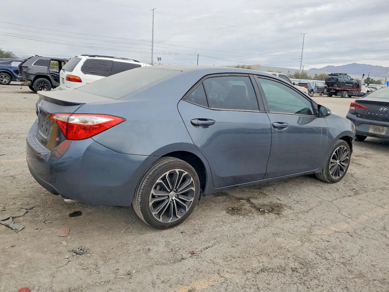 2015 TOYOTA COROLLA L photo 3