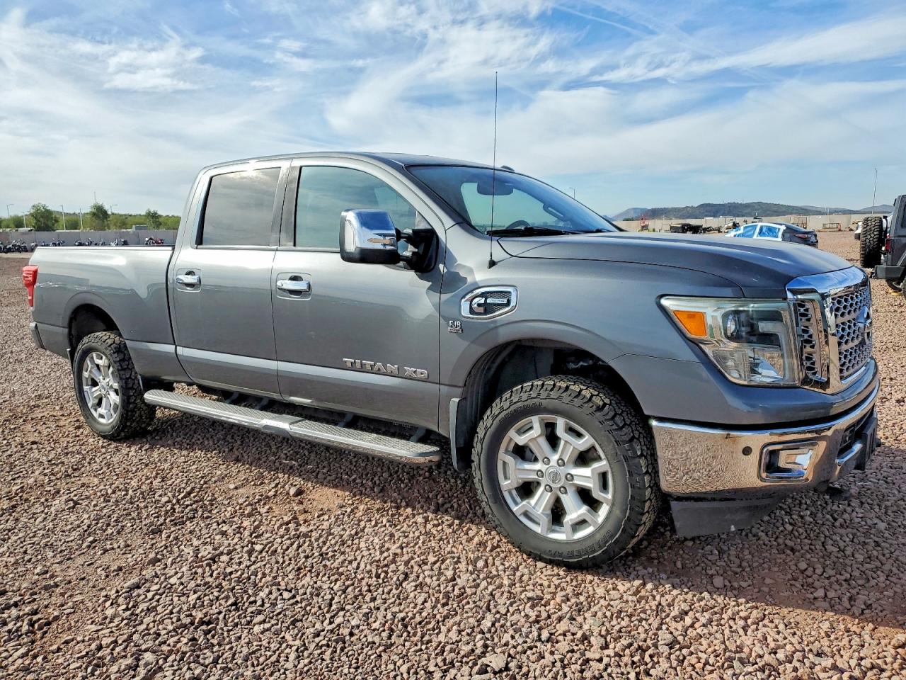 2016 NISSAN TITAN XD SL photo 13