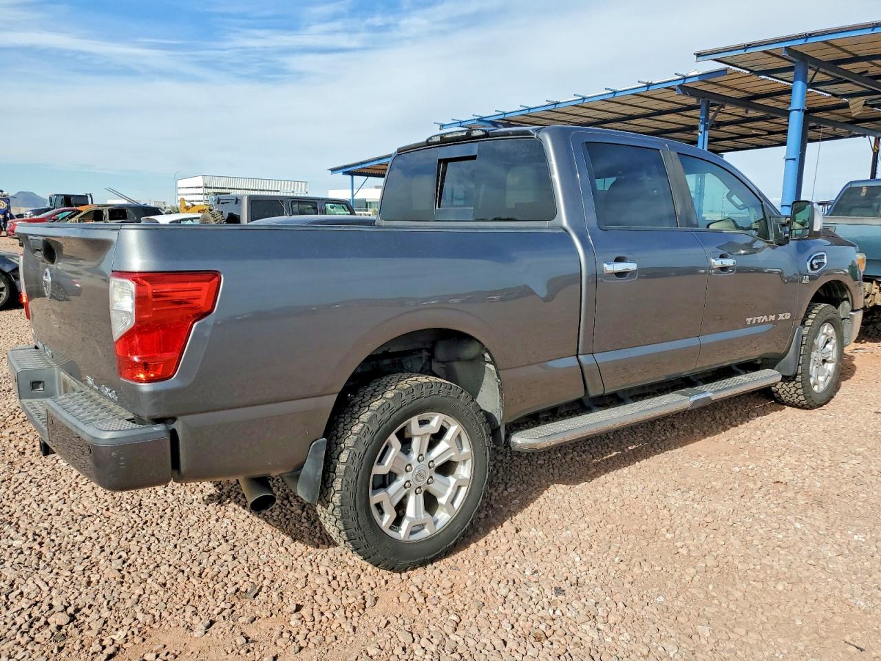 2016 NISSAN TITAN XD SL photo 9