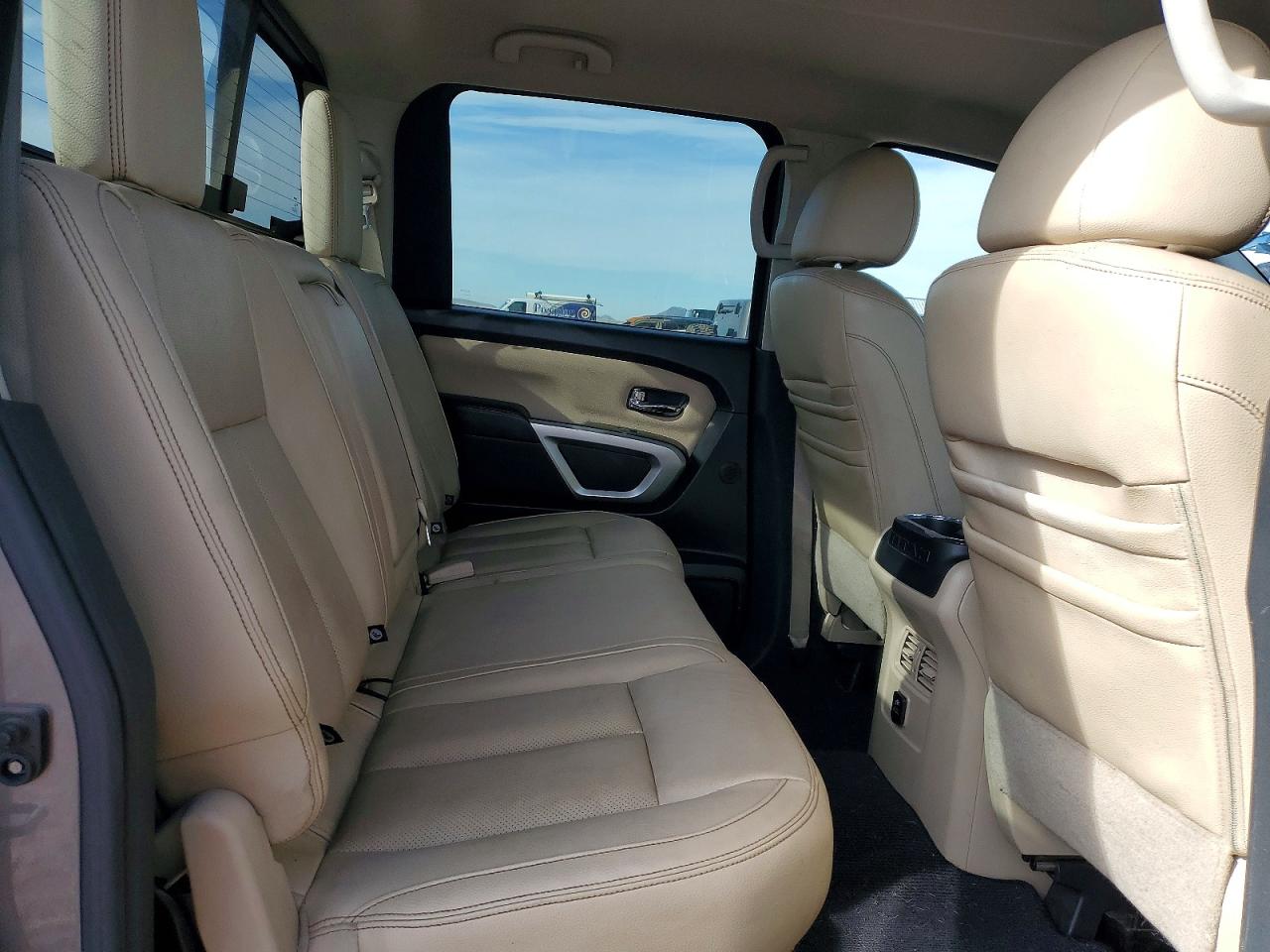 2016 NISSAN TITAN XD SL photo 37