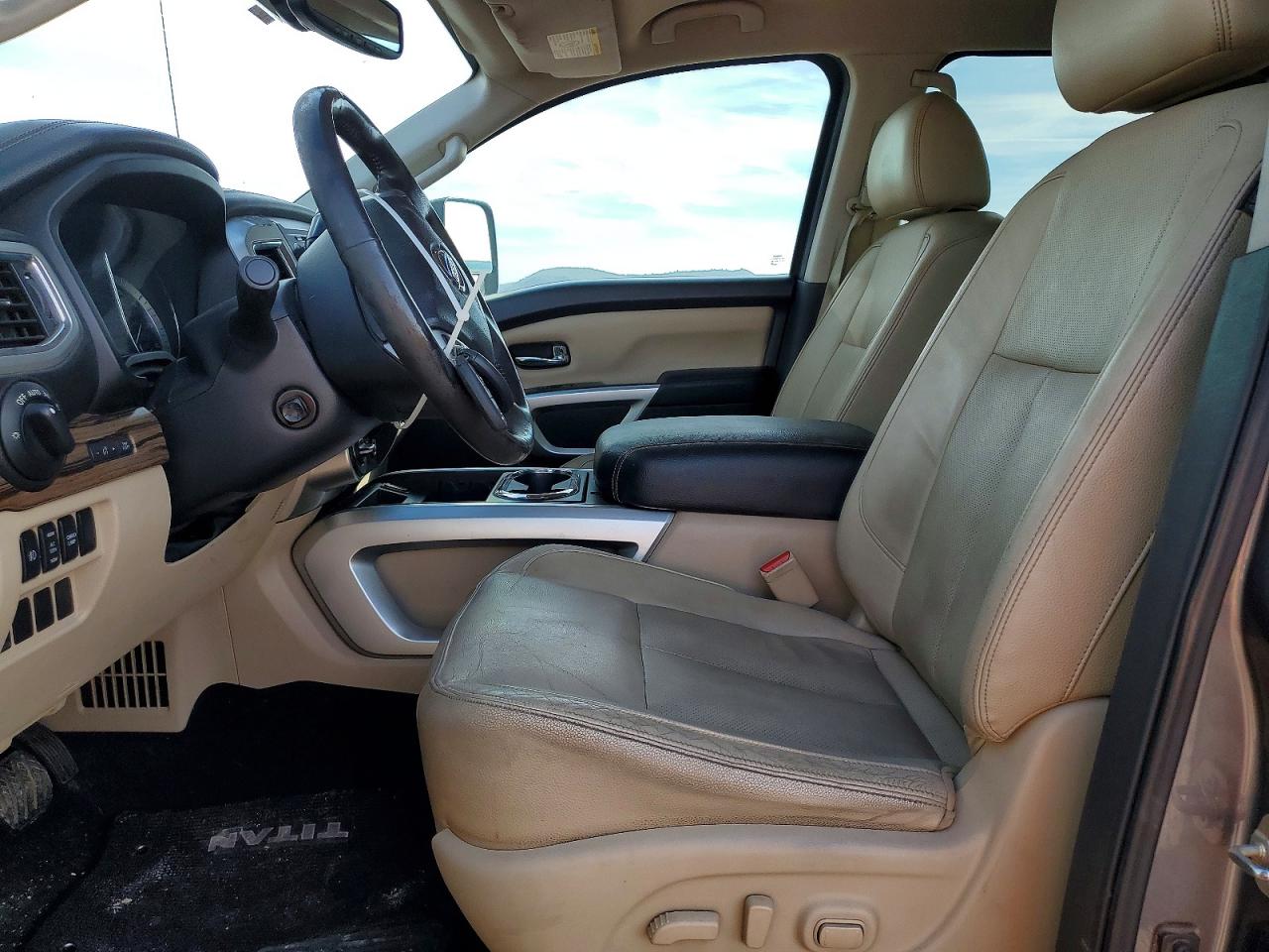2016 NISSAN TITAN XD SL photo 25