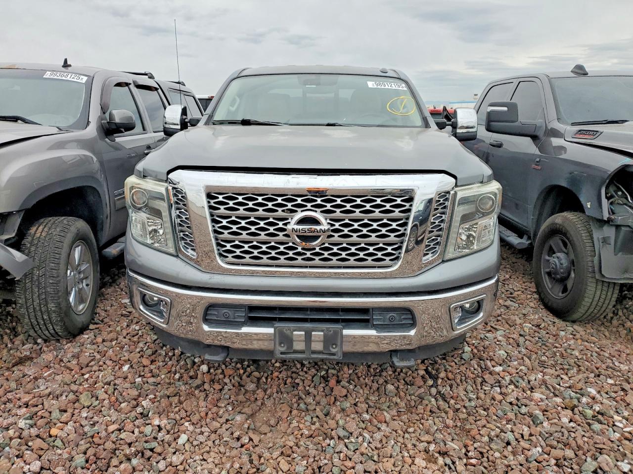 2016 NISSAN TITAN XD SL photo 17